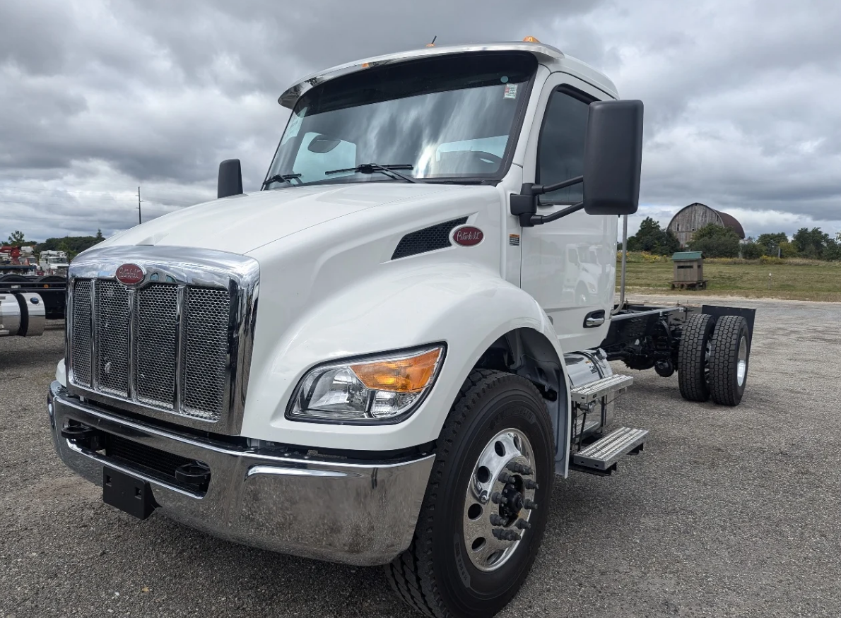 New 2025 PETERBILT 536 Hooklift Truck - image 2 of 6