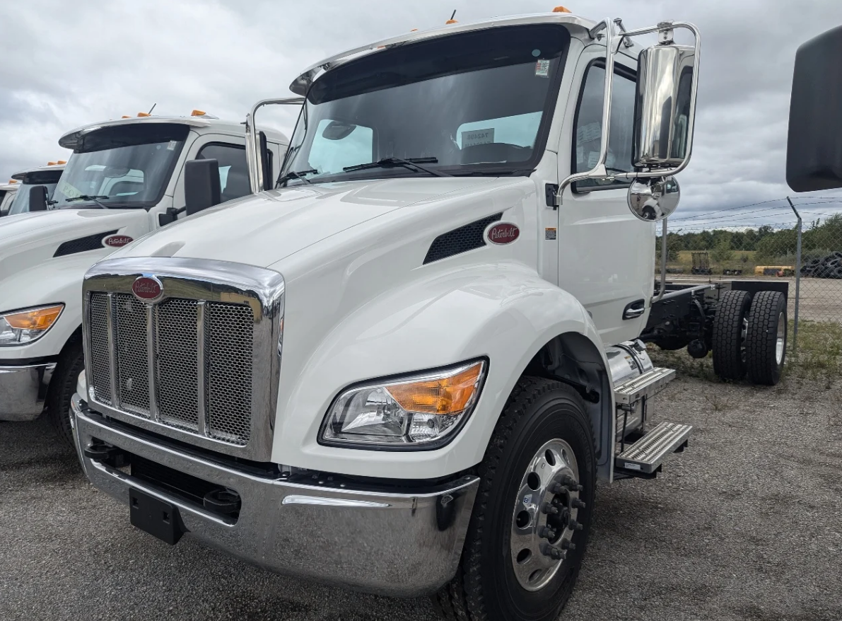 New 2025 PETERBILT 536 Hooklift Truck - image 2 of 6