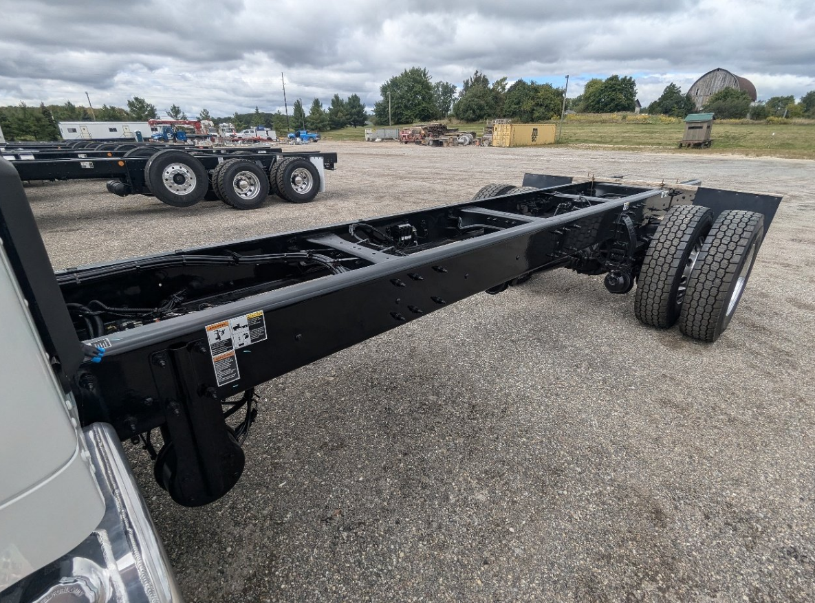 New 2025 PETERBILT 536 Hooklift Truck - image 3 of 6