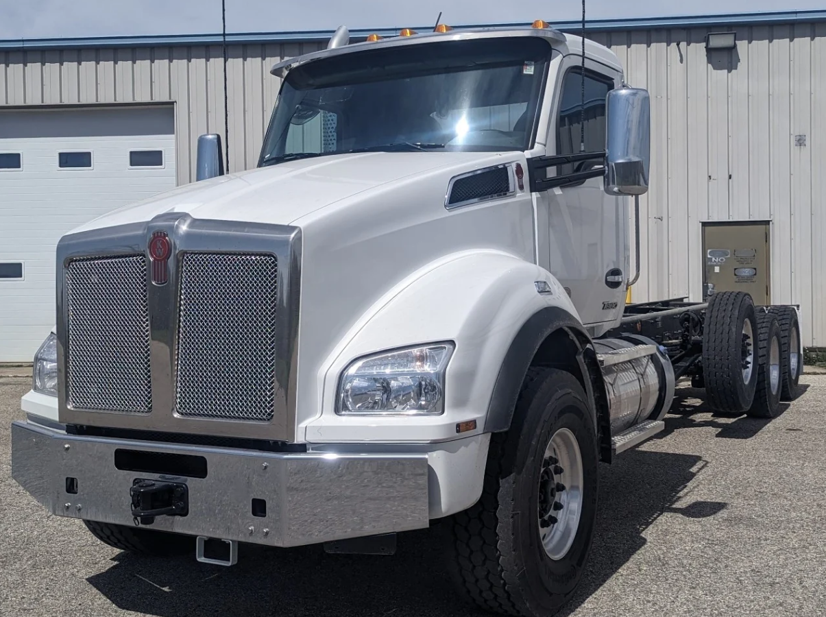 New 2025 KENWORTH T880 Cab Chassis Truck - image 5 of 6