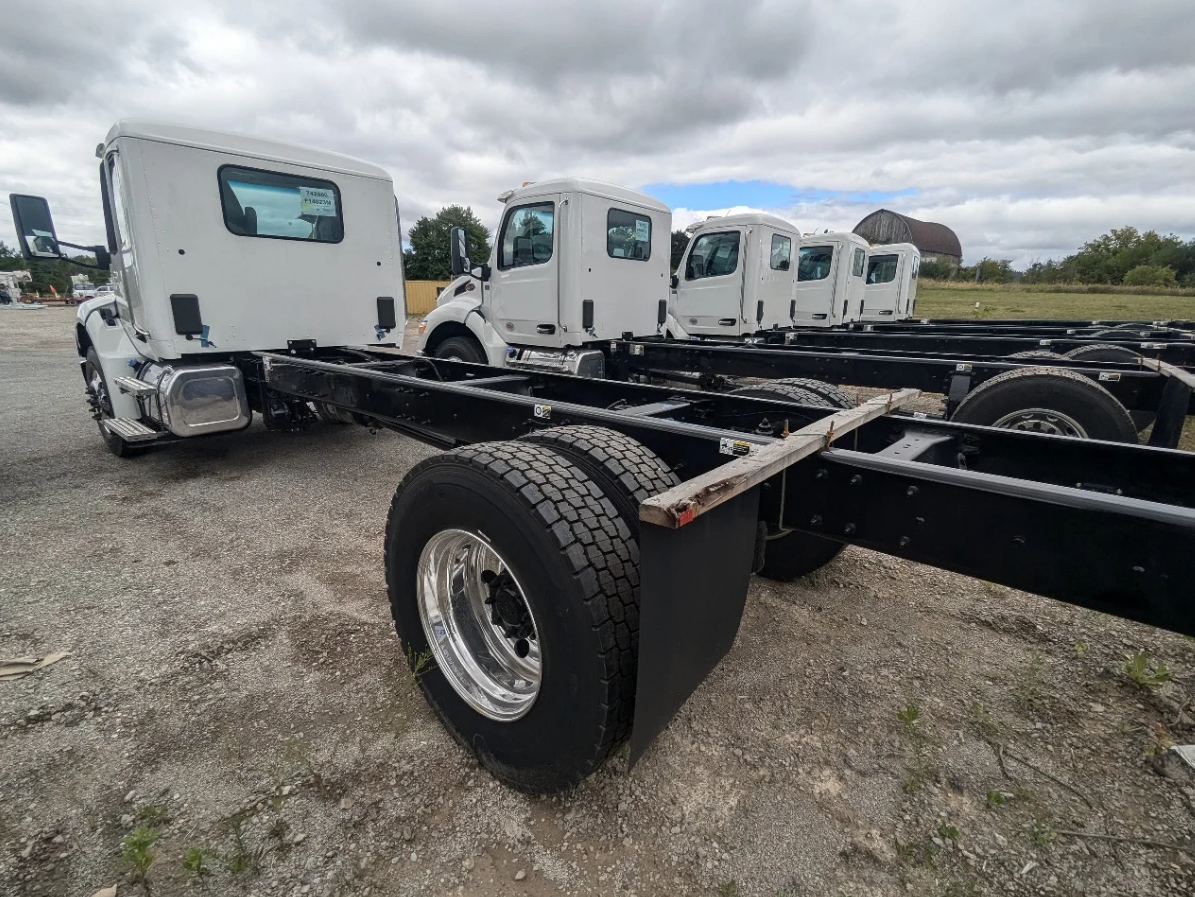 New 2025 PETERBILT 536 Hooklift Truck - image 5 of 6