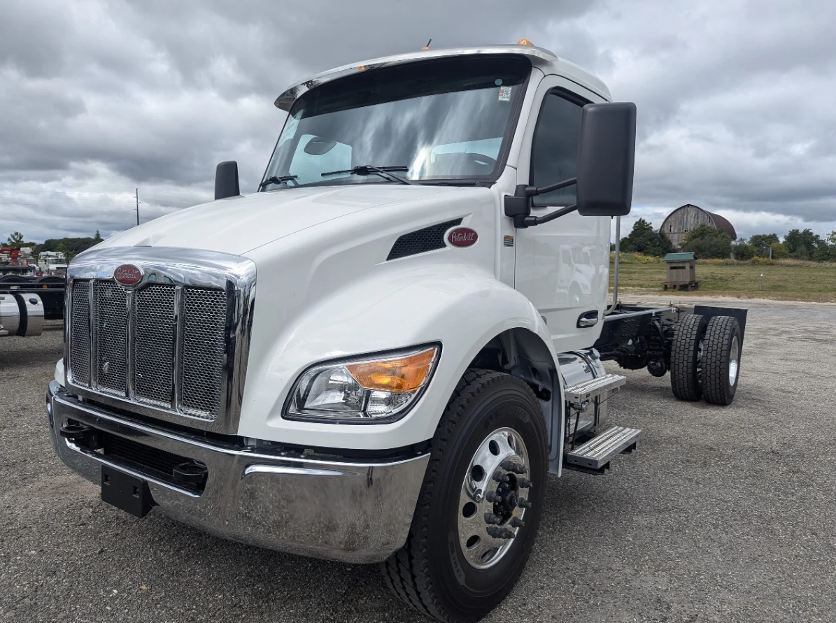 New 2025 PETERBILT 536 Hooklift Truck - image 4 of 6