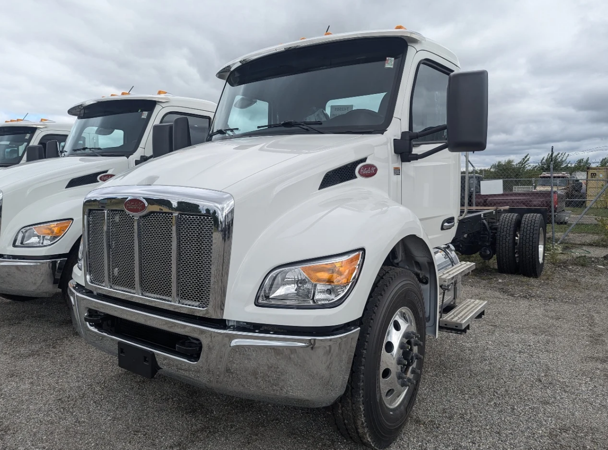 New 2025 PETERBILT 536 Hooklift Truck - image 5 of 6