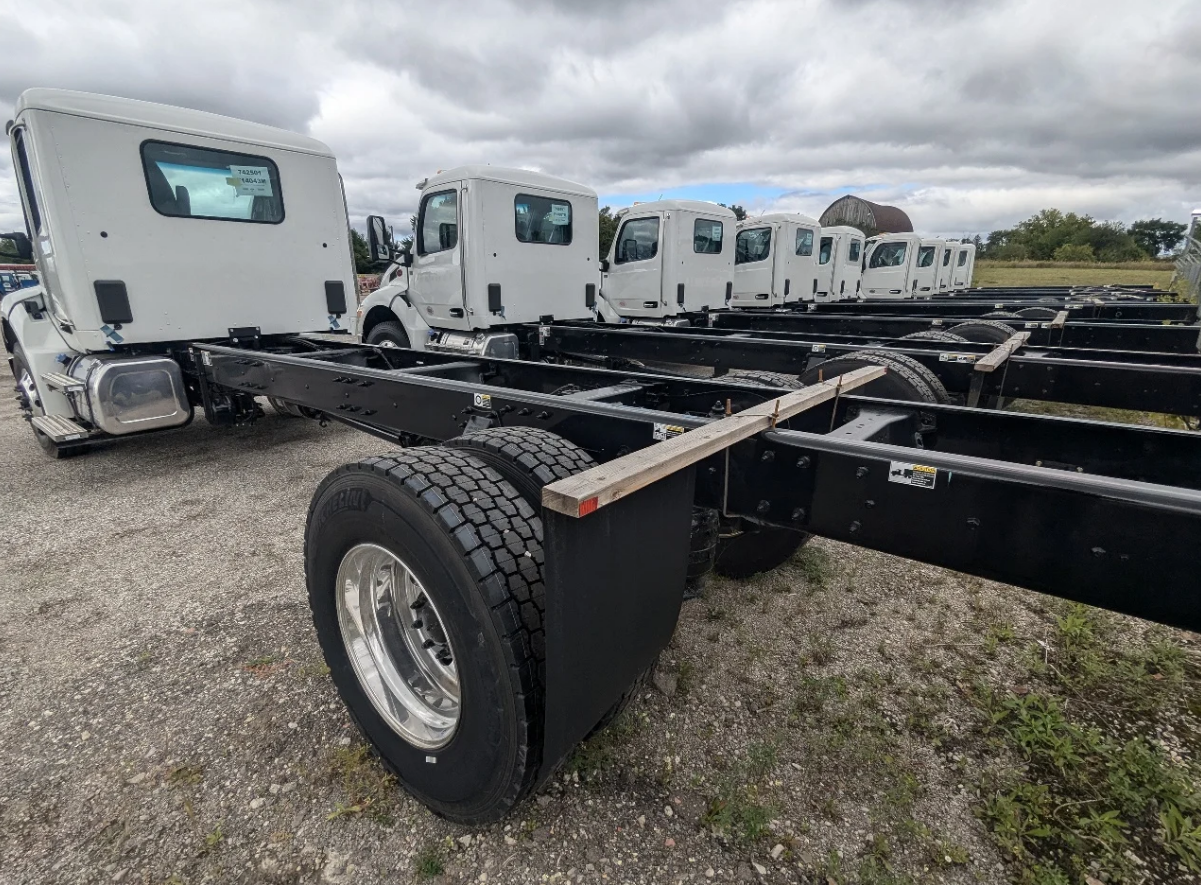 New 2025 PETERBILT 536 Hooklift Truck - image 6 of 6