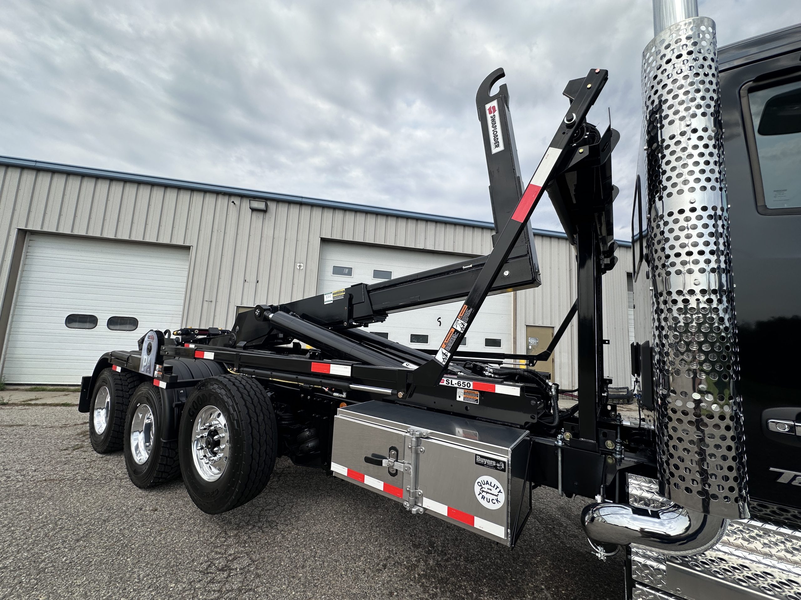 New 2025 KENWORTH T880 Hooklift Truck - image 6 of 6