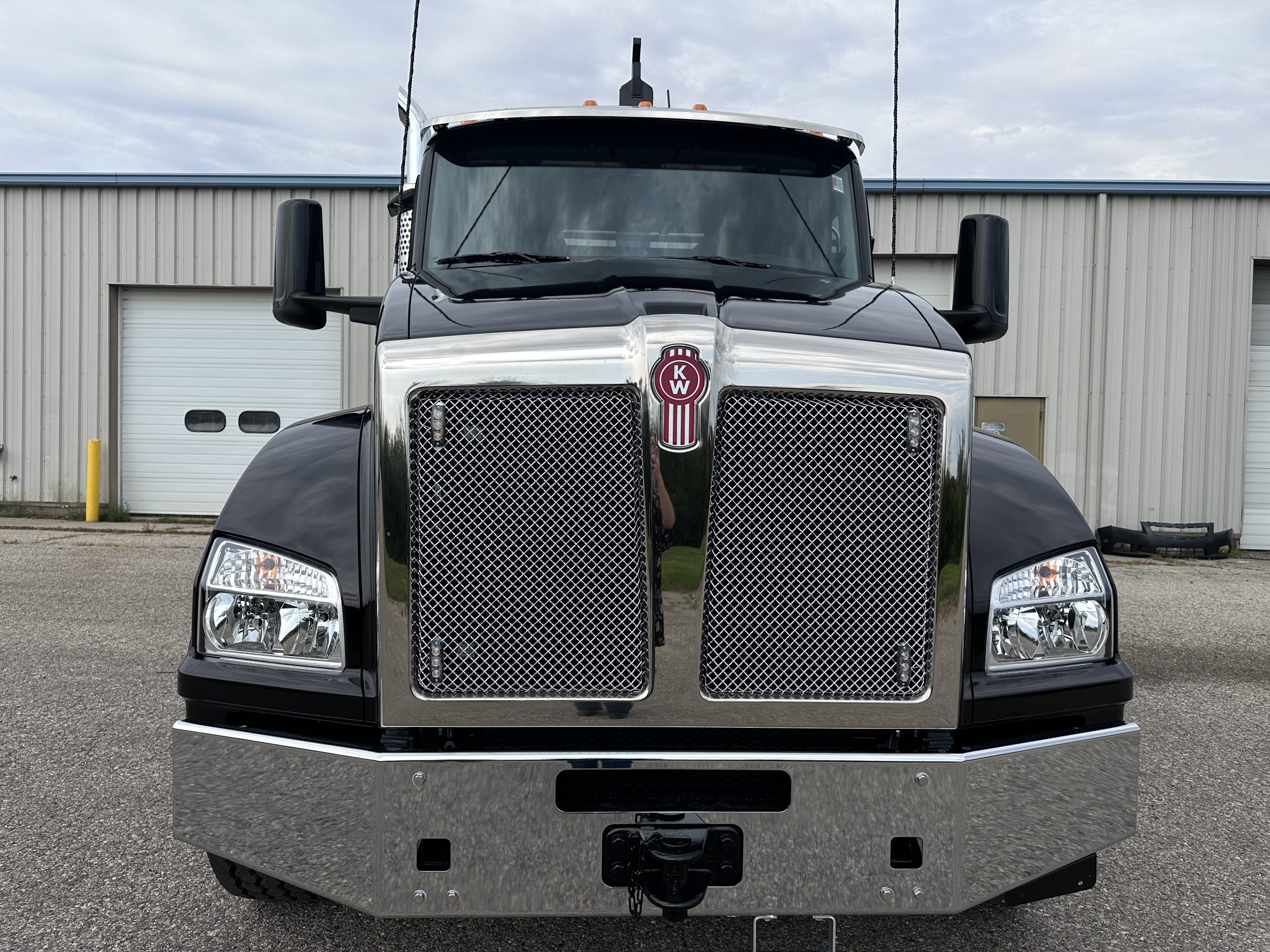 New 2025 KENWORTH T880 Hooklift Truck - image 2 of 6