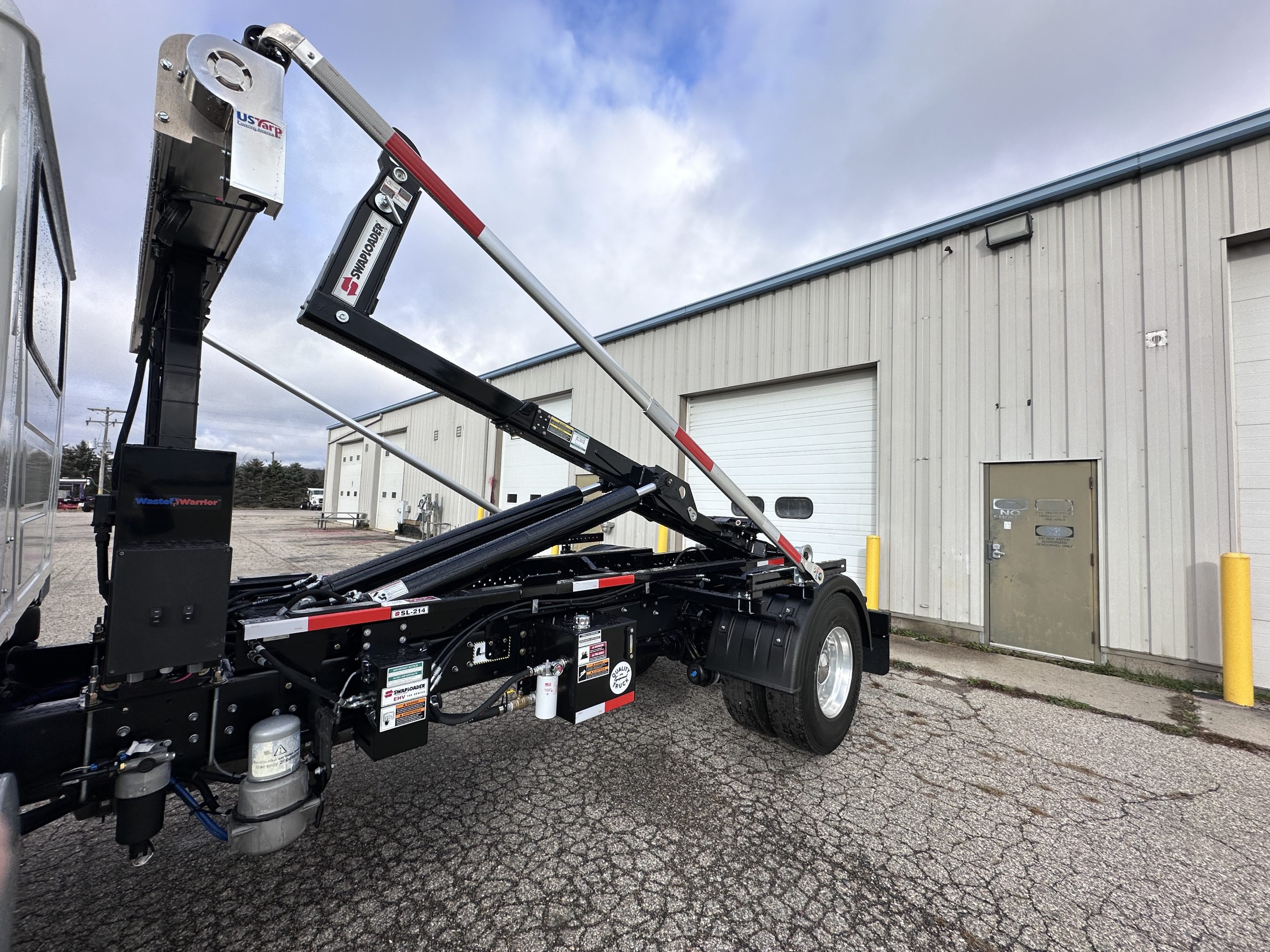 New 2025 MACK MD7 Hooklift Truck - image 4 of 6