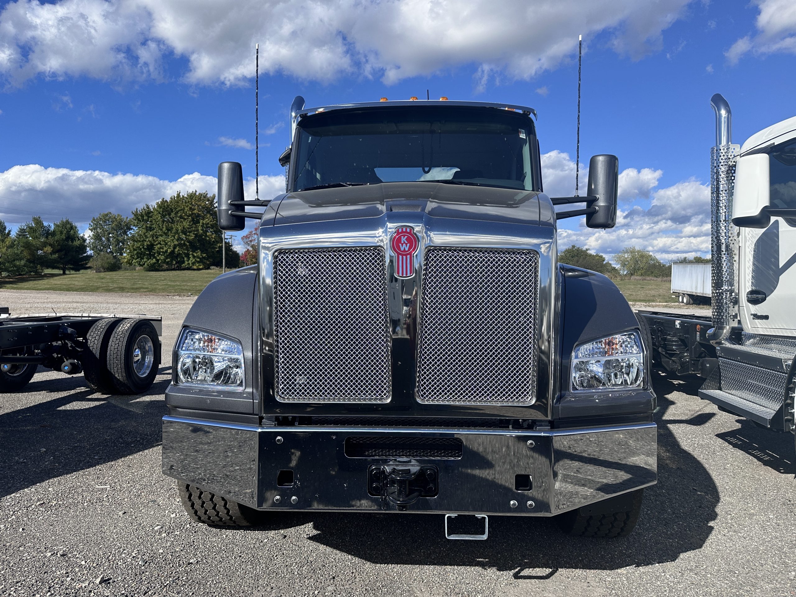 New 2025 KENWORTH T880 Hooklift Truck - image 2 of 6