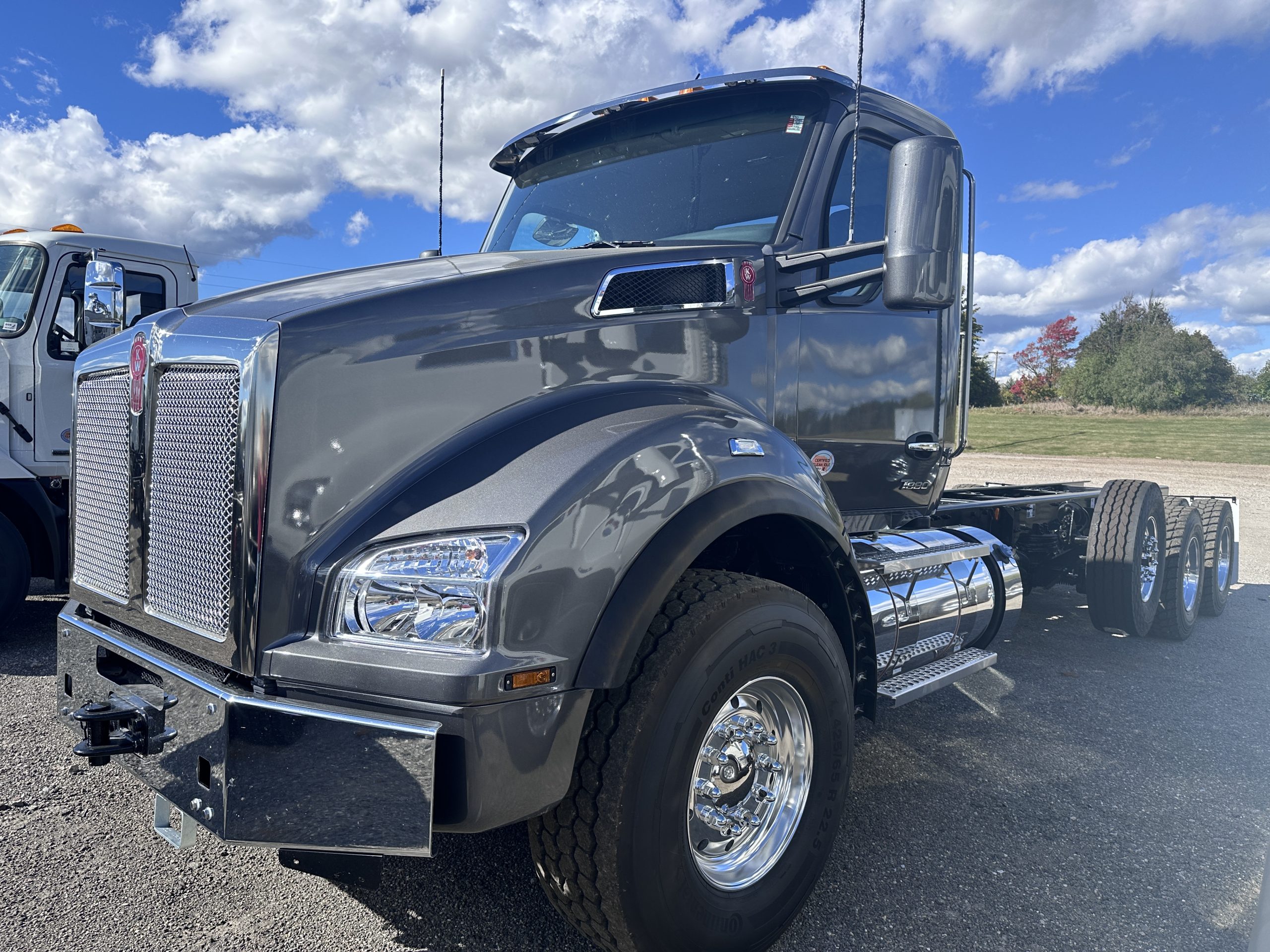 New 2025 KENWORTH T880 Hooklift Truck - image 3 of 6