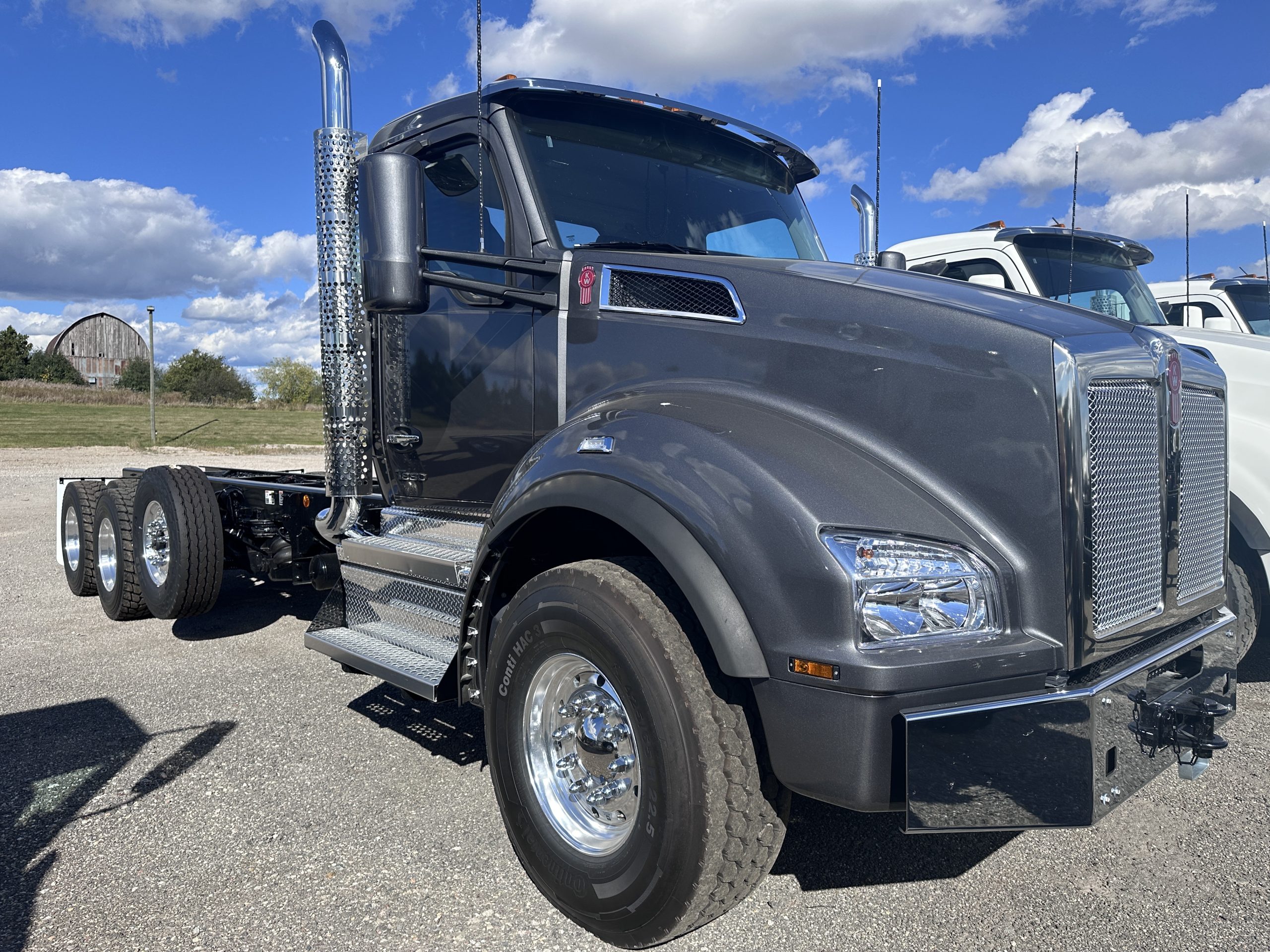 New 2025 KENWORTH T880 Hooklift Truck - image 1 of 6