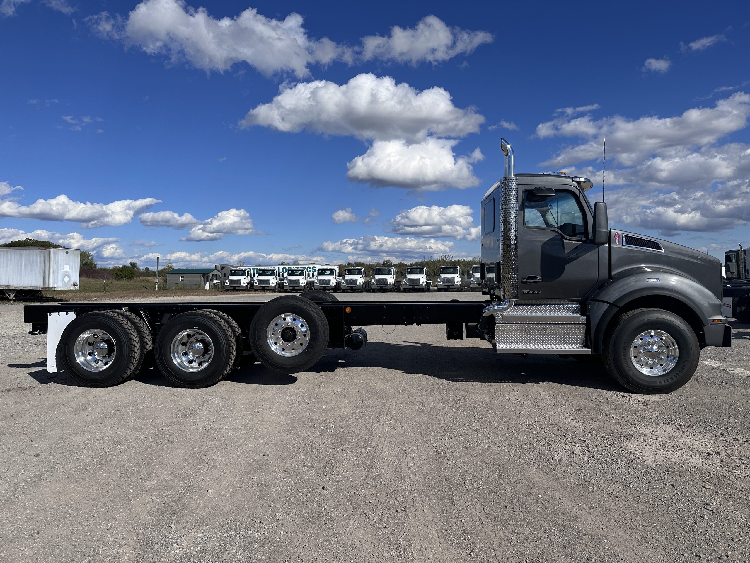 New 2025 KENWORTH T880 Hooklift Truck - image 4 of 6