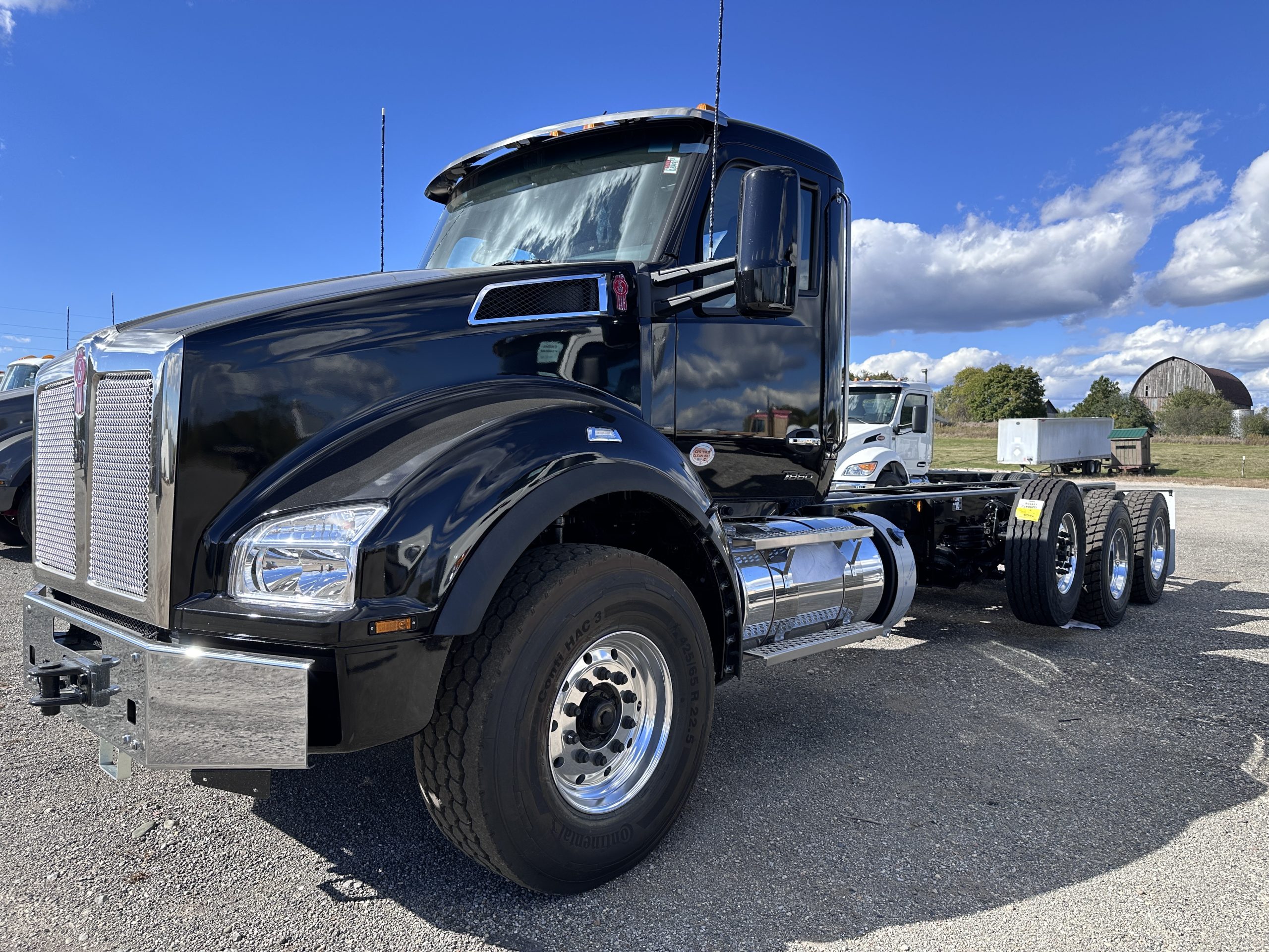 New 2025 KENWORTH T880 Hooklift Truck - image 3 of 6