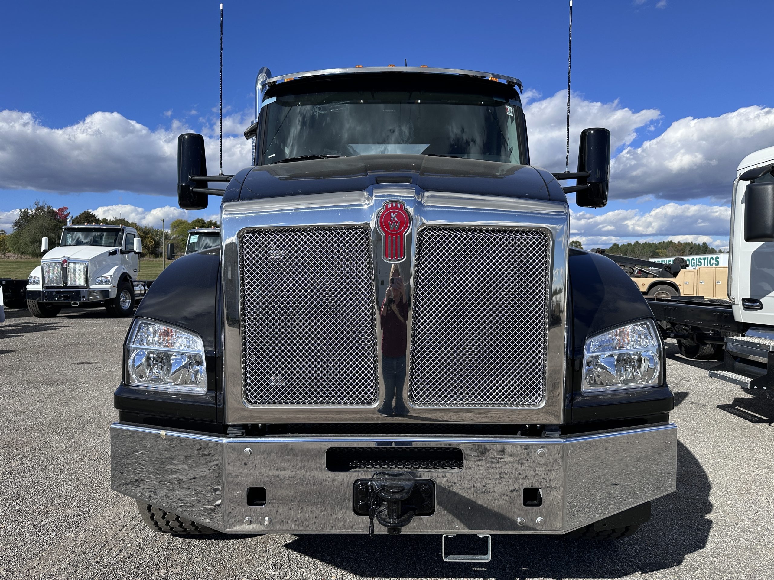 New 2025 KENWORTH T880 Hooklift Truck - image 2 of 6