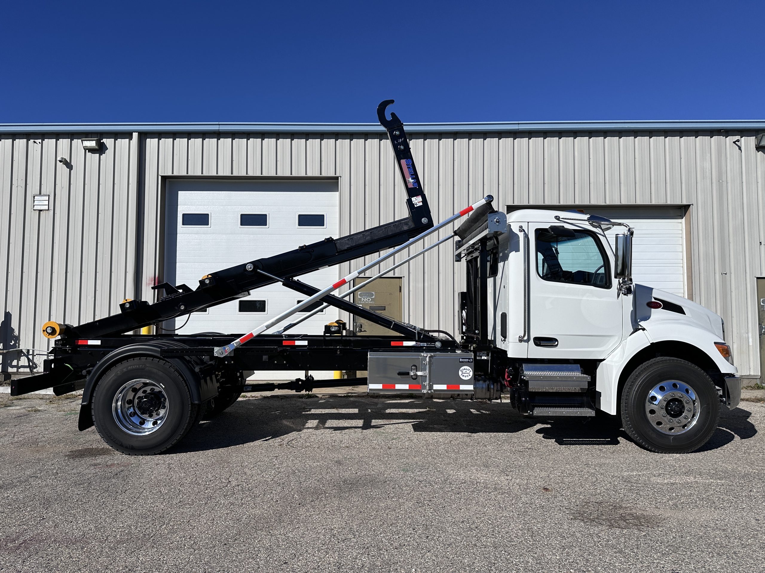 New 2025 PETERBILT 536 Hooklift Truck - image 4 of 6