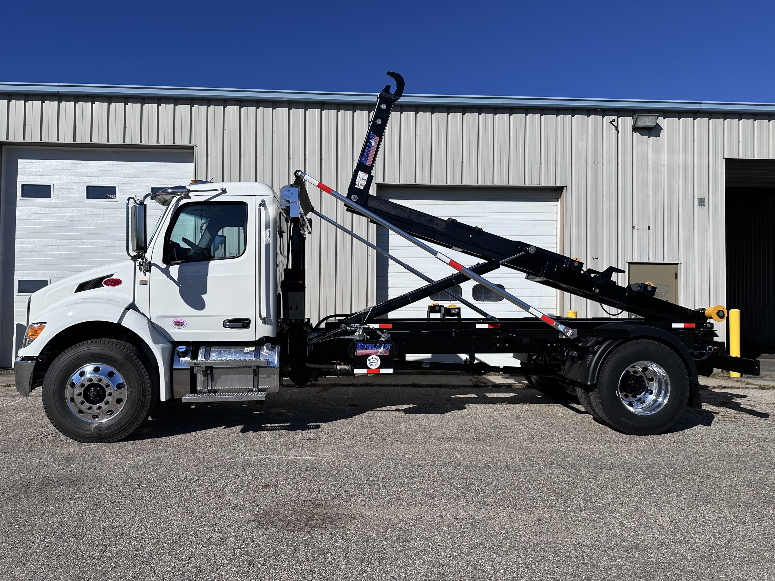 New 2025 PETERBILT 536 Hooklift Truck - image 5 of 6