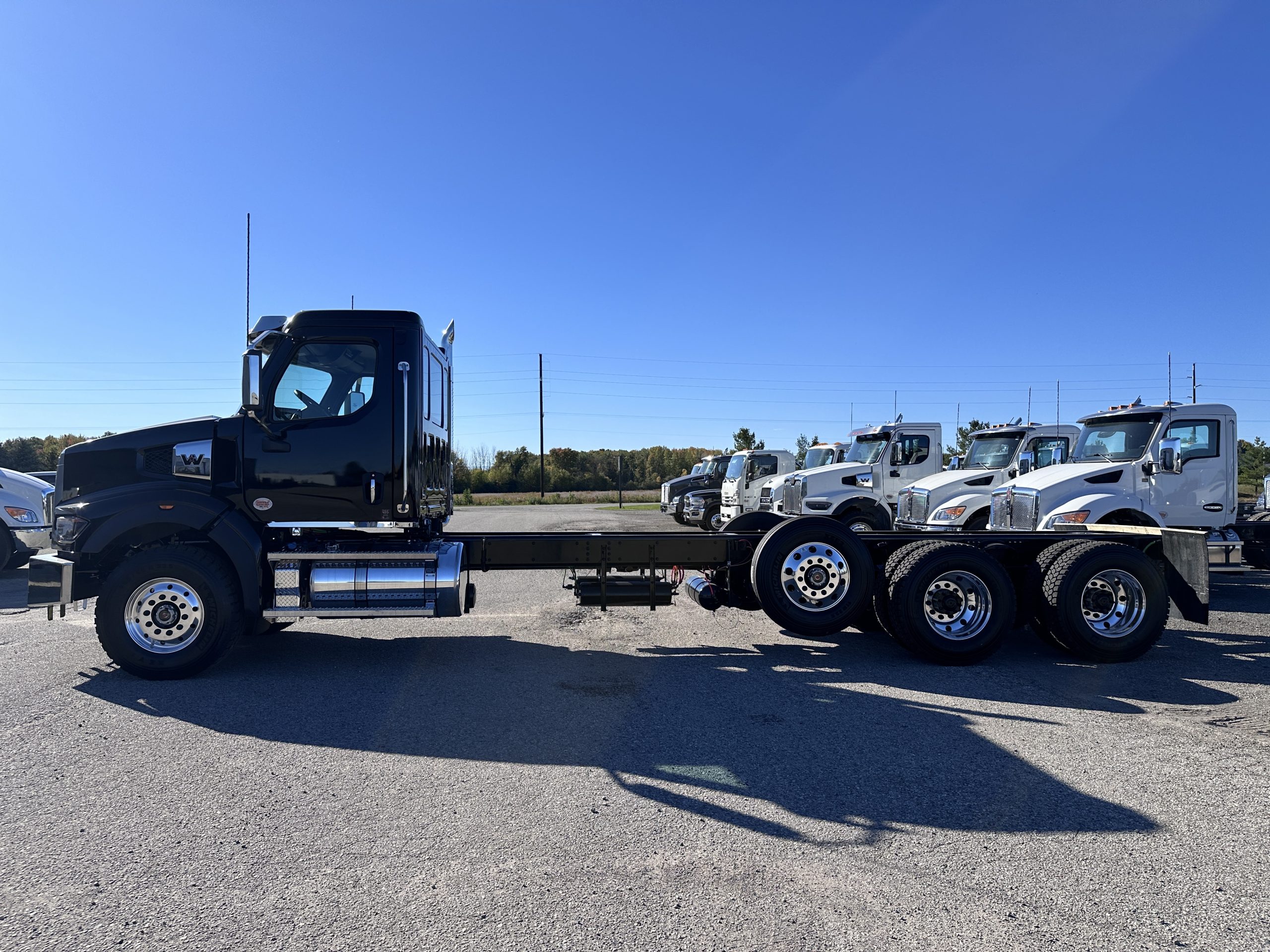 New 2025 WESTERN STAR 49X Hooklift Truck - image 5 of 6