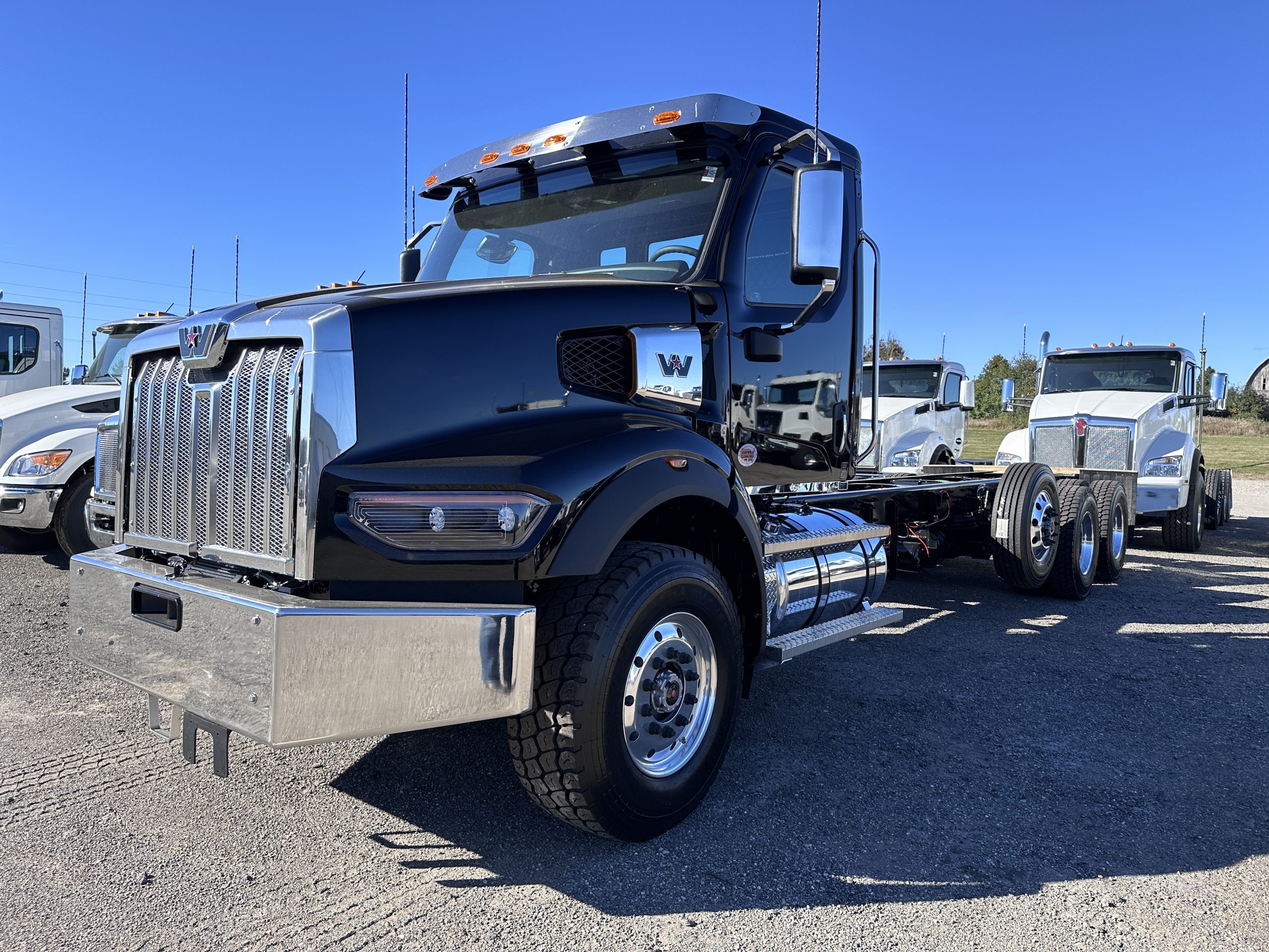 New 2025 WESTERN STAR 49X Hooklift Truck - image 3 of 6