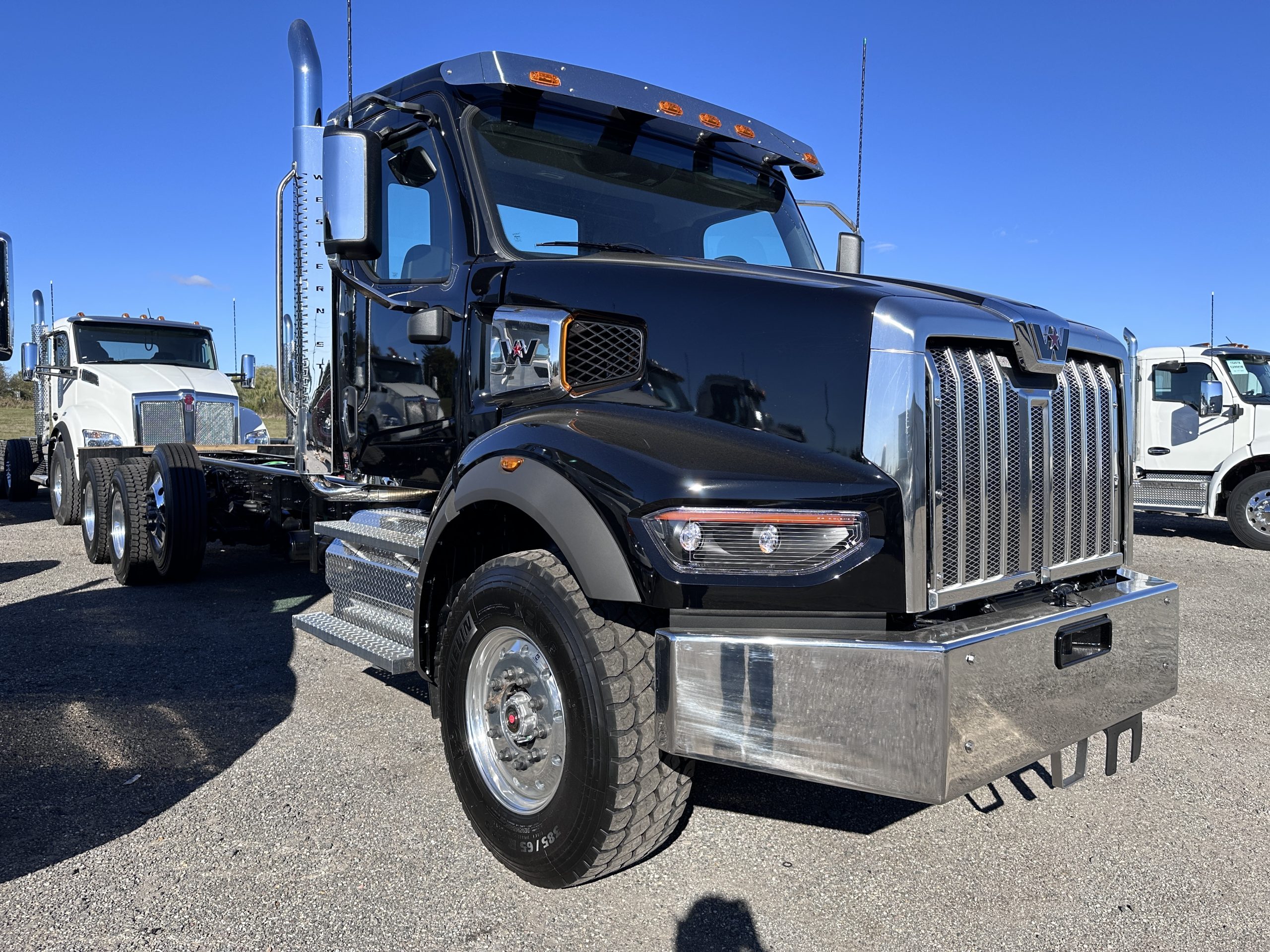 New 2025 WESTERN STAR 49X Hooklift Truck - image 1 of 6