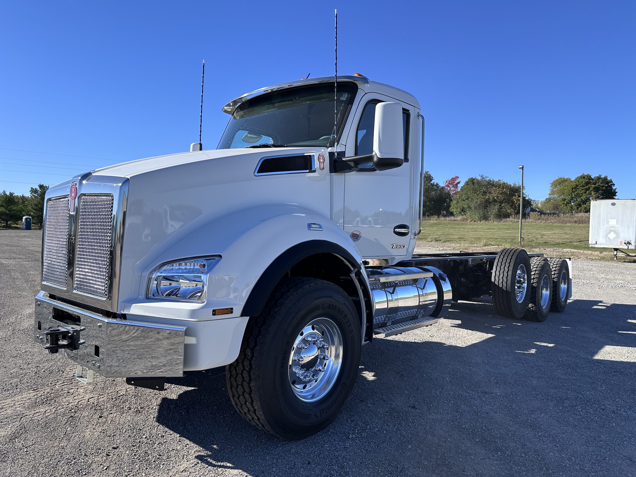 New 2025 KENWORTH T880 Hooklift Truck - image 3 of 6