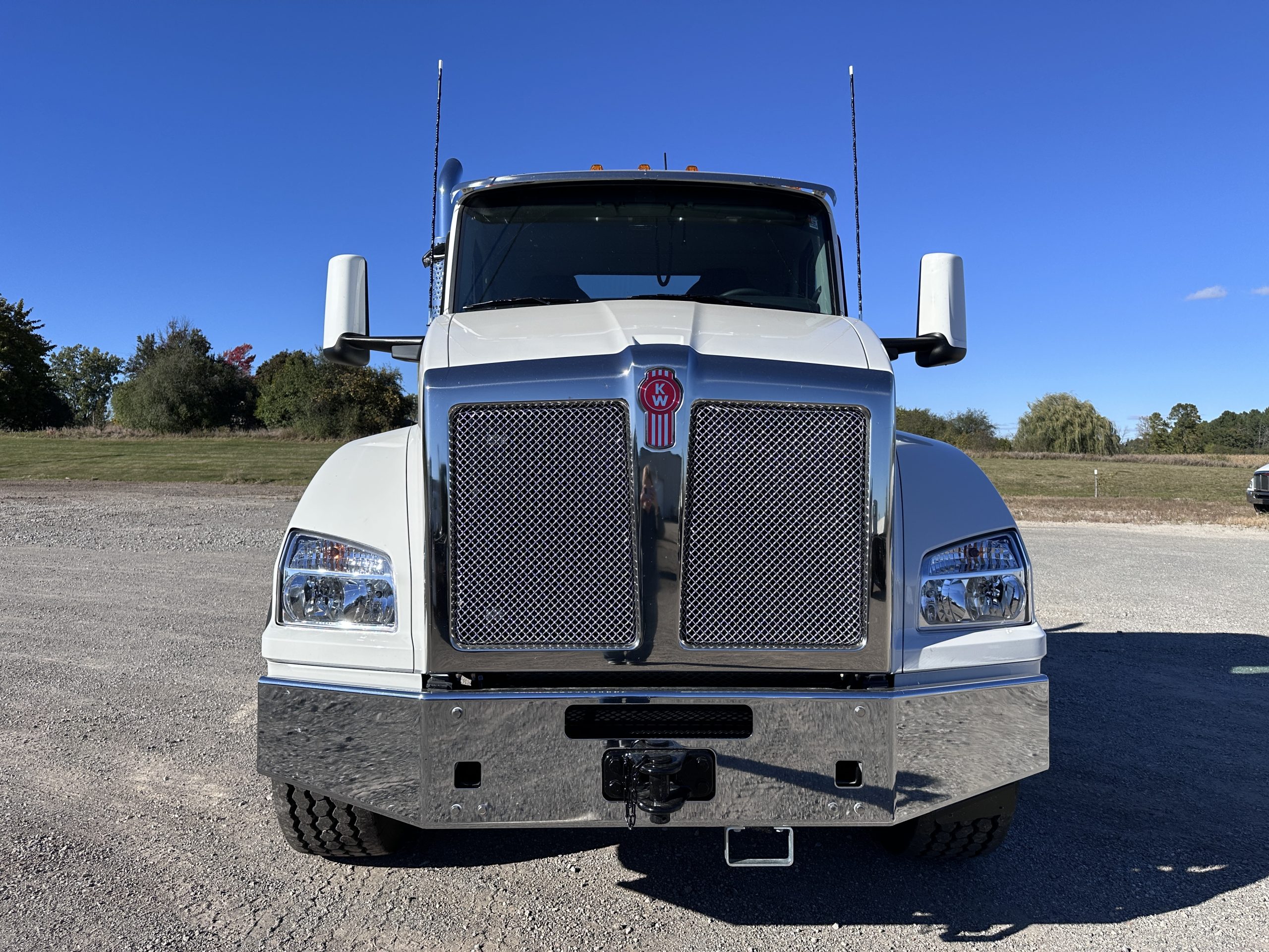 New 2025 KENWORTH T880 Hooklift Truck - image 2 of 6