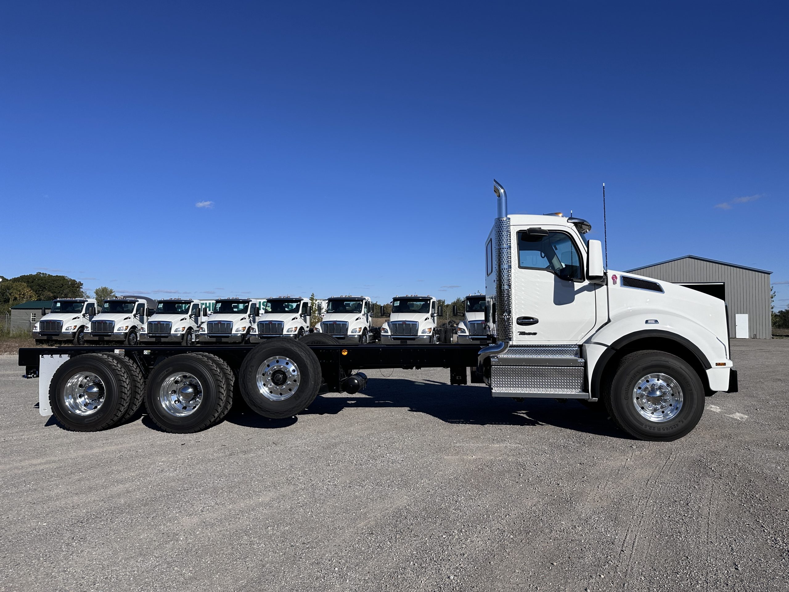 New 2025 KENWORTH T880 Hooklift Truck - image 4 of 6