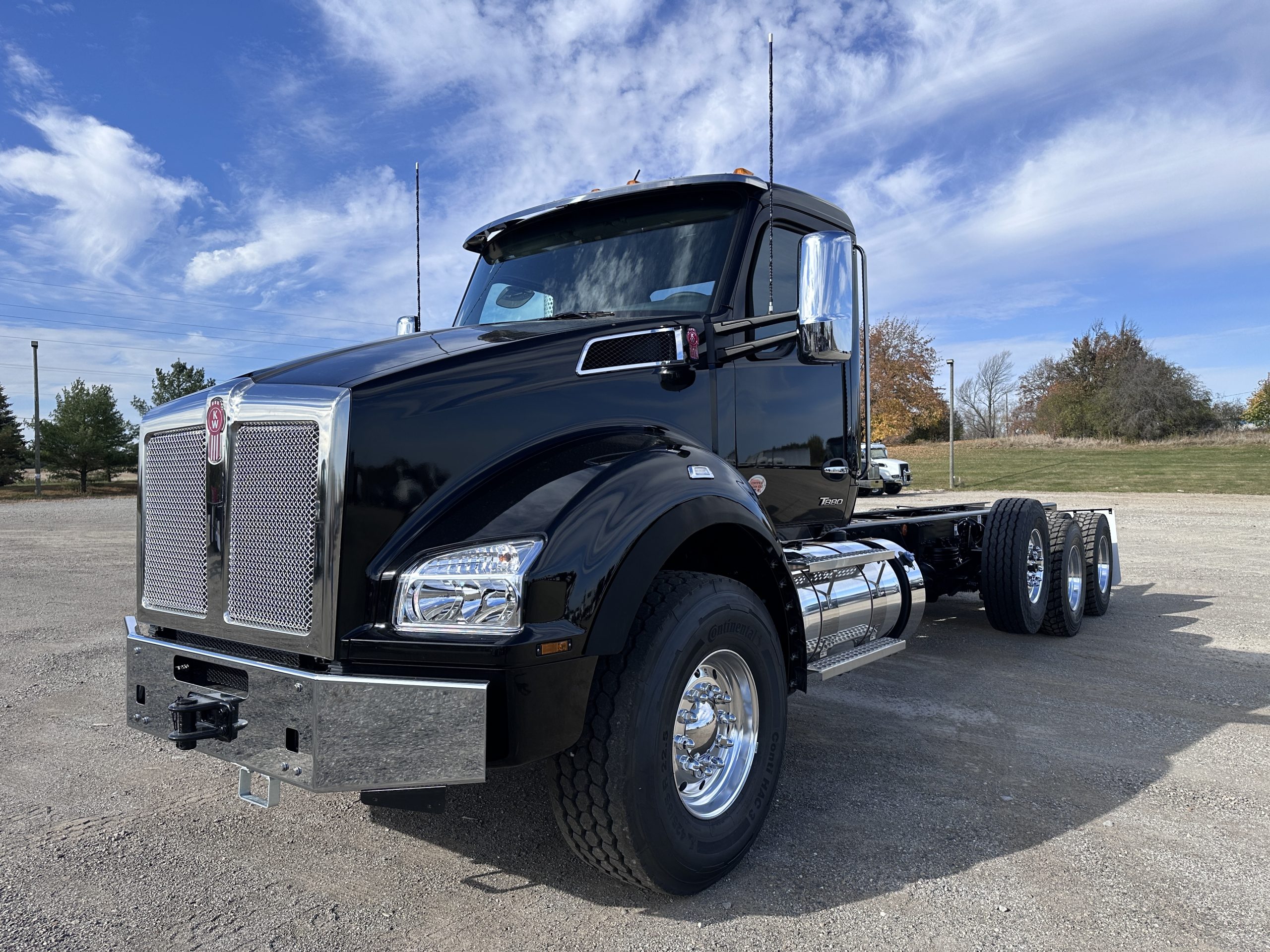 New 2025 KENWORTH T880 Hooklift Truck - image 3 of 6