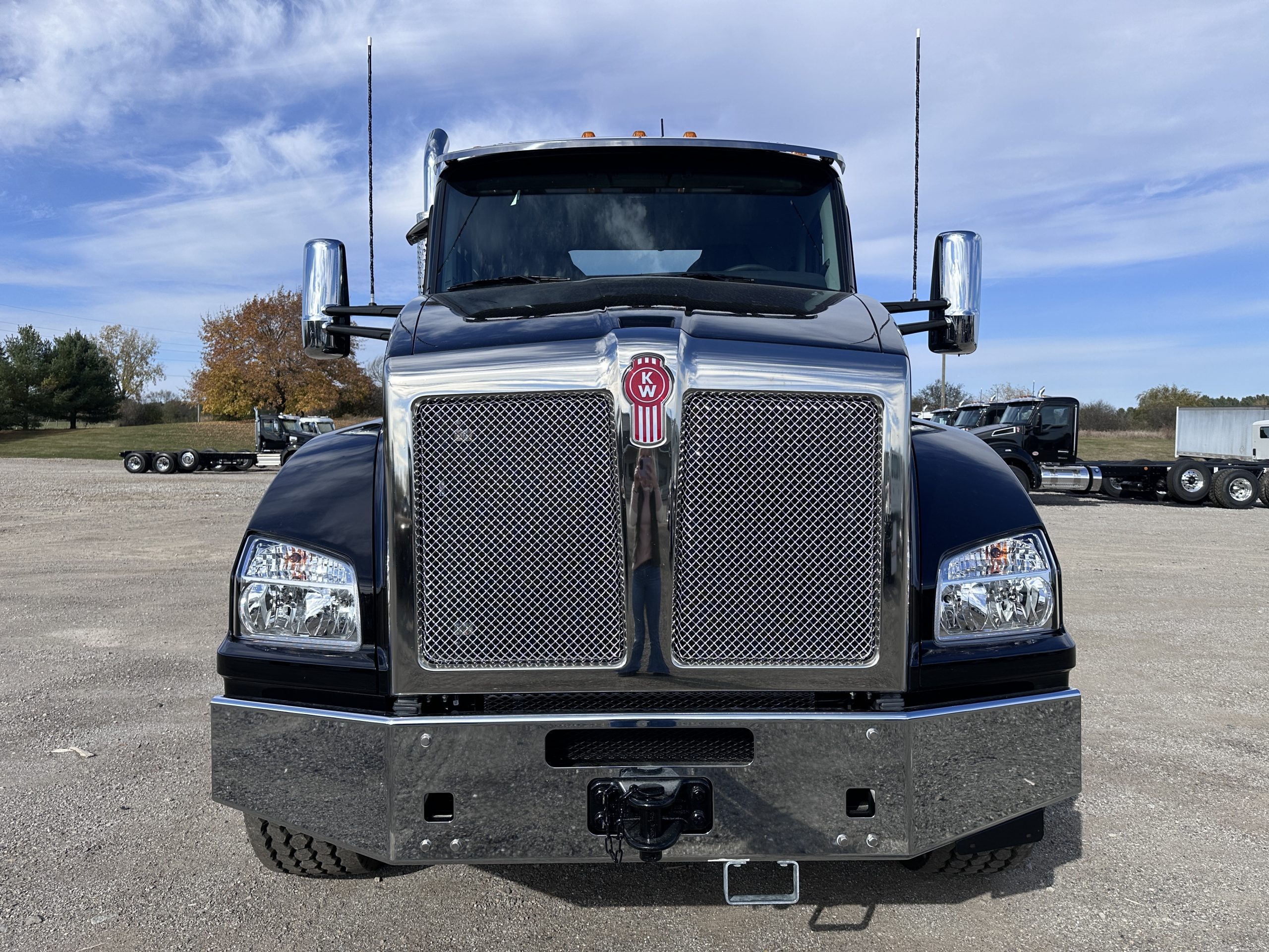 New 2025 KENWORTH T880 Hooklift Truck - image 2 of 6