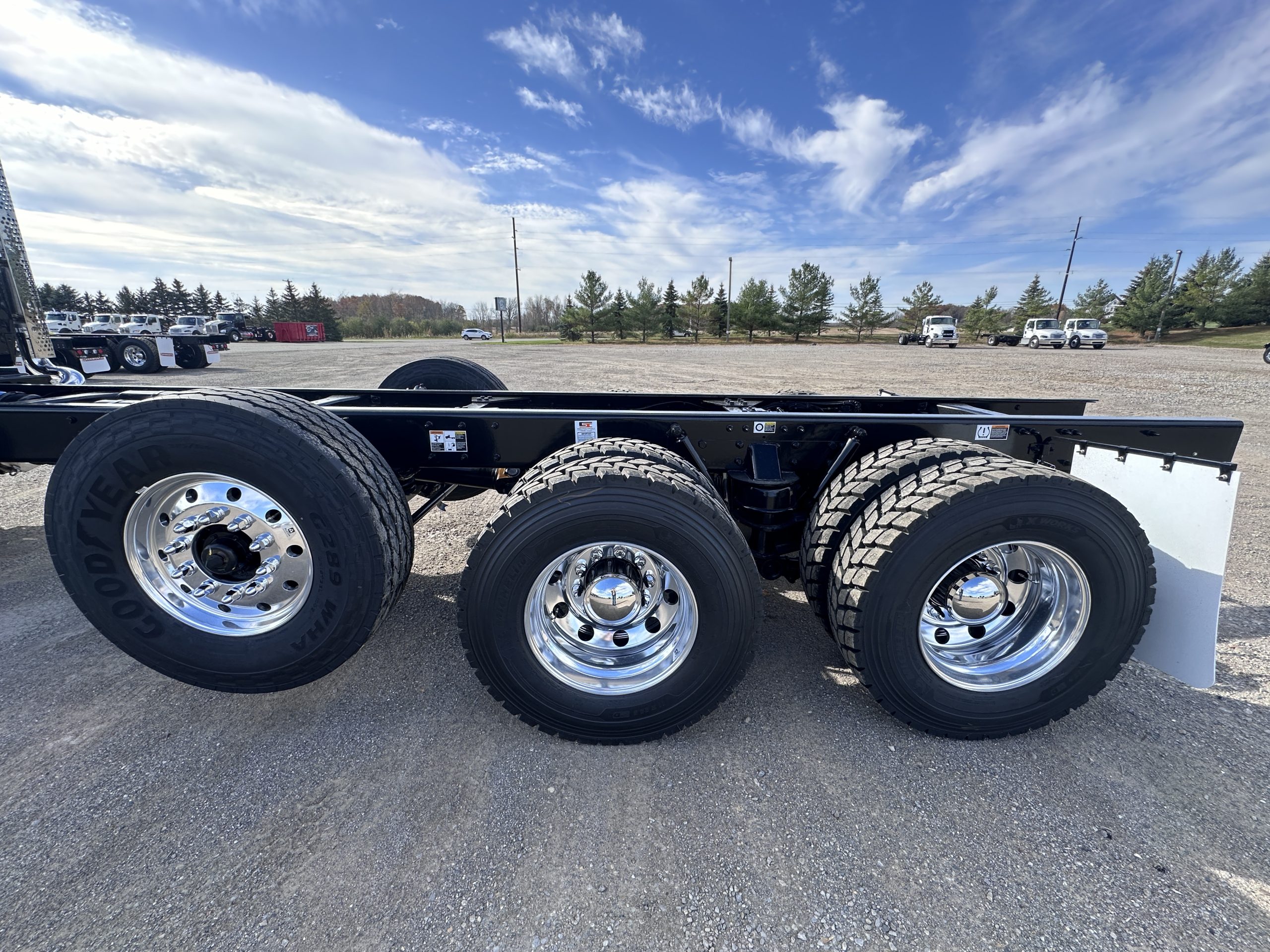 New 2025 KENWORTH T880 Hooklift Truck - image 6 of 6