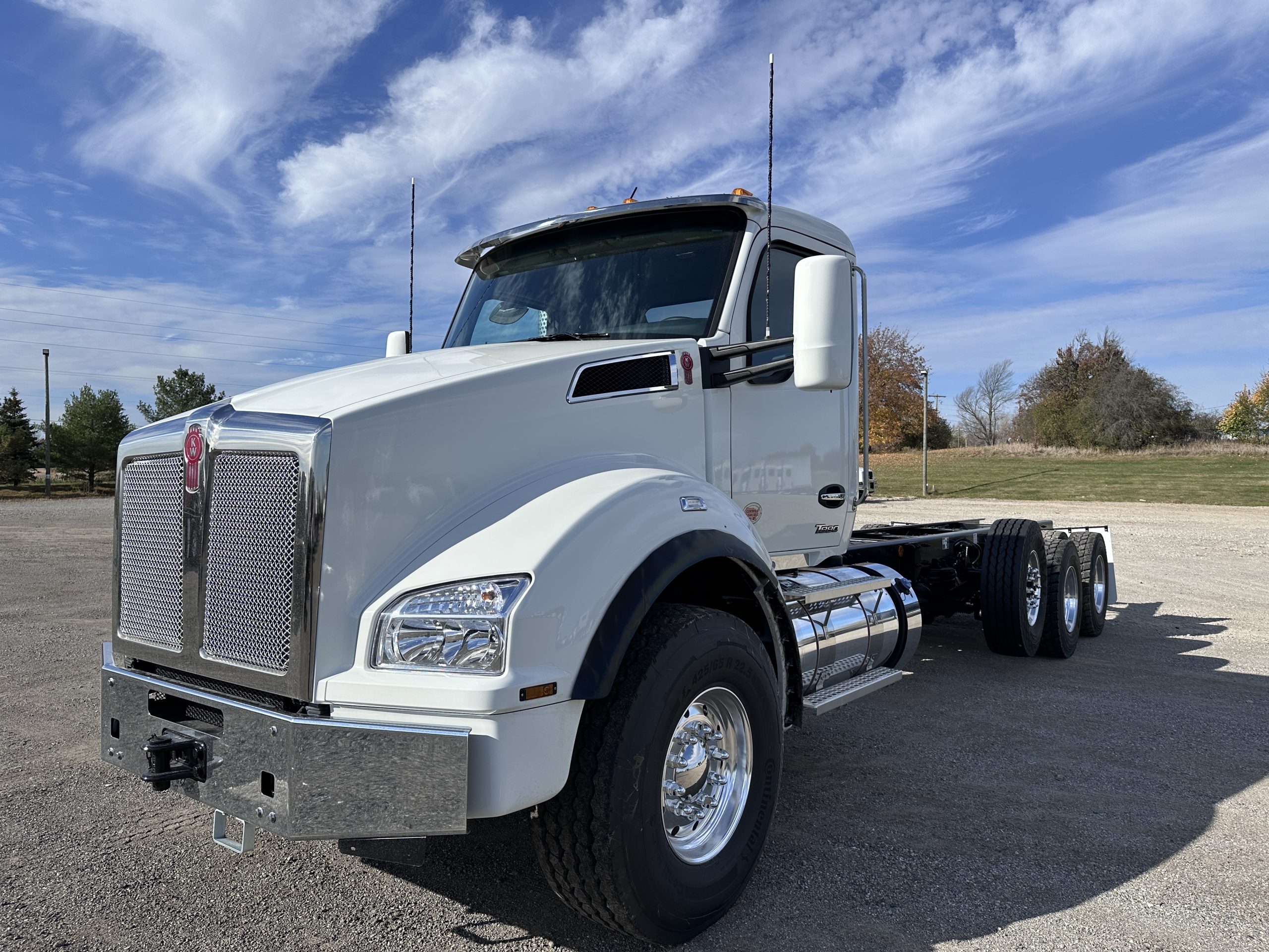 New 2025 KENWORTH T880 Hooklift Truck - image 3 of 6