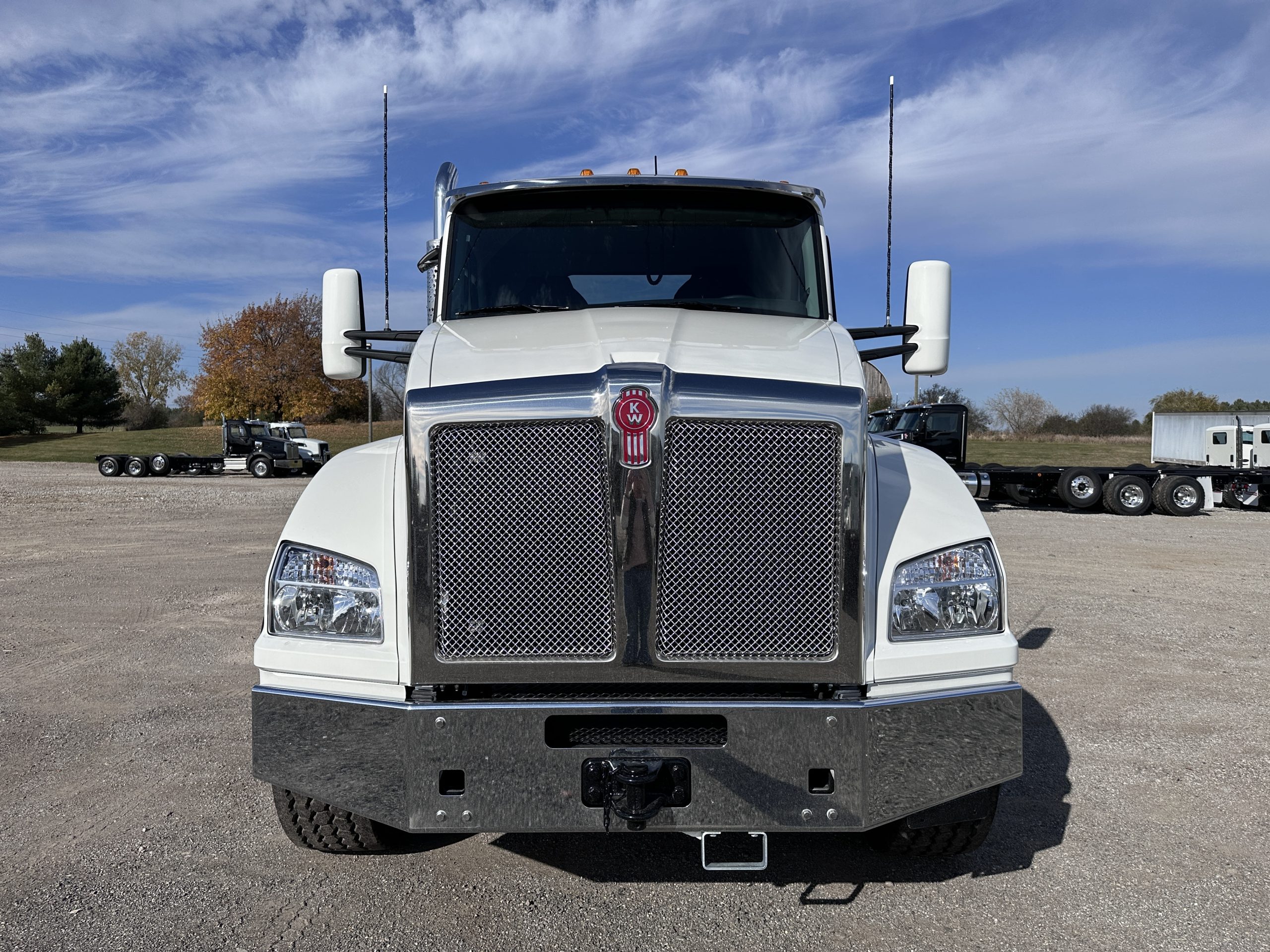 New 2025 KENWORTH T880 Hooklift Truck - image 2 of 6