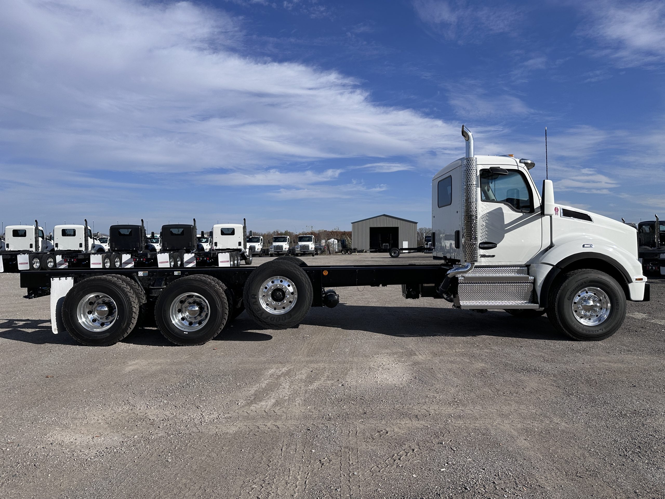 New 2025 KENWORTH T880 Hooklift Truck - image 4 of 6