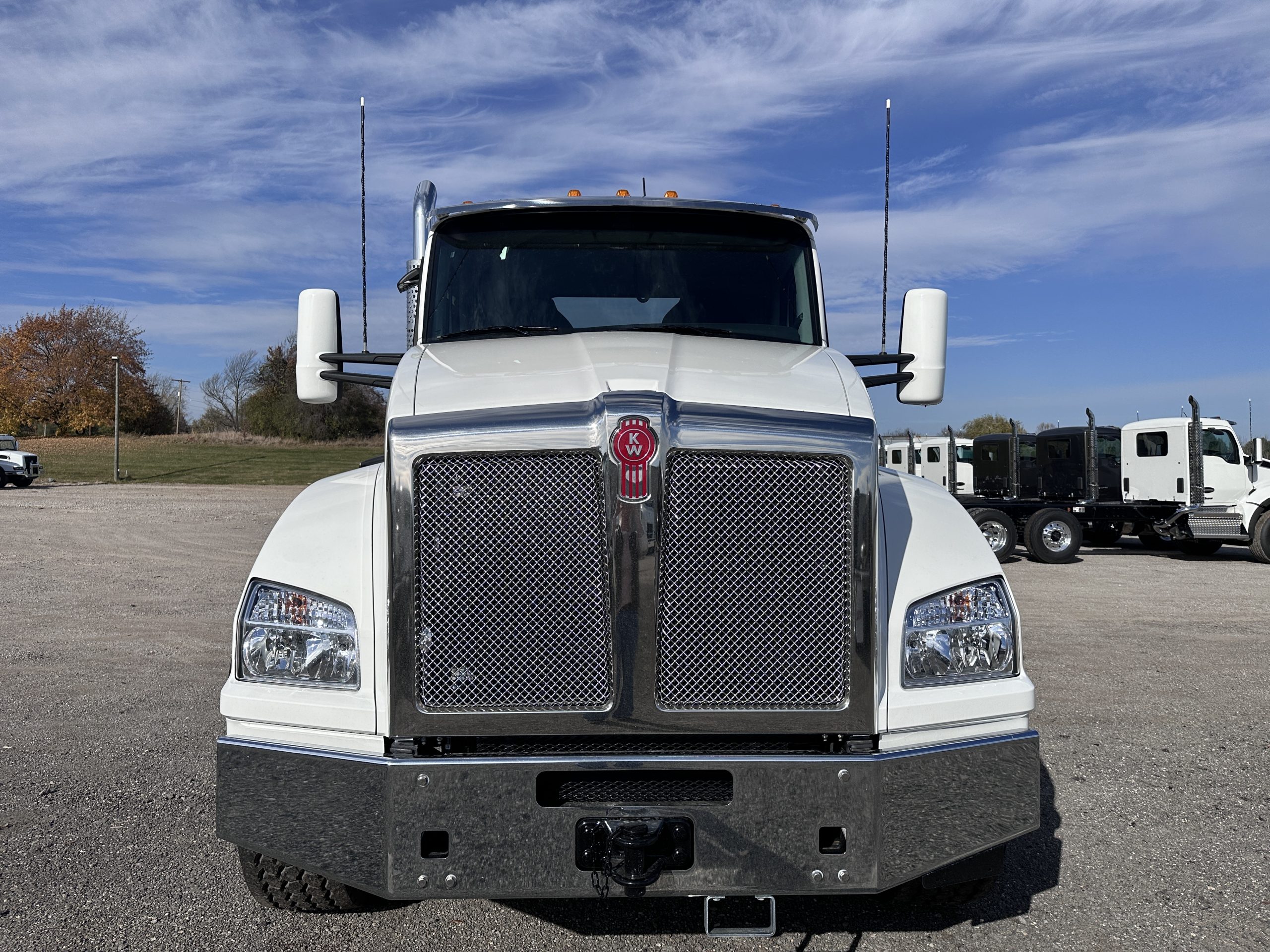 New 2025 KENWORTH T880 Hooklift Truck - image 2 of 6