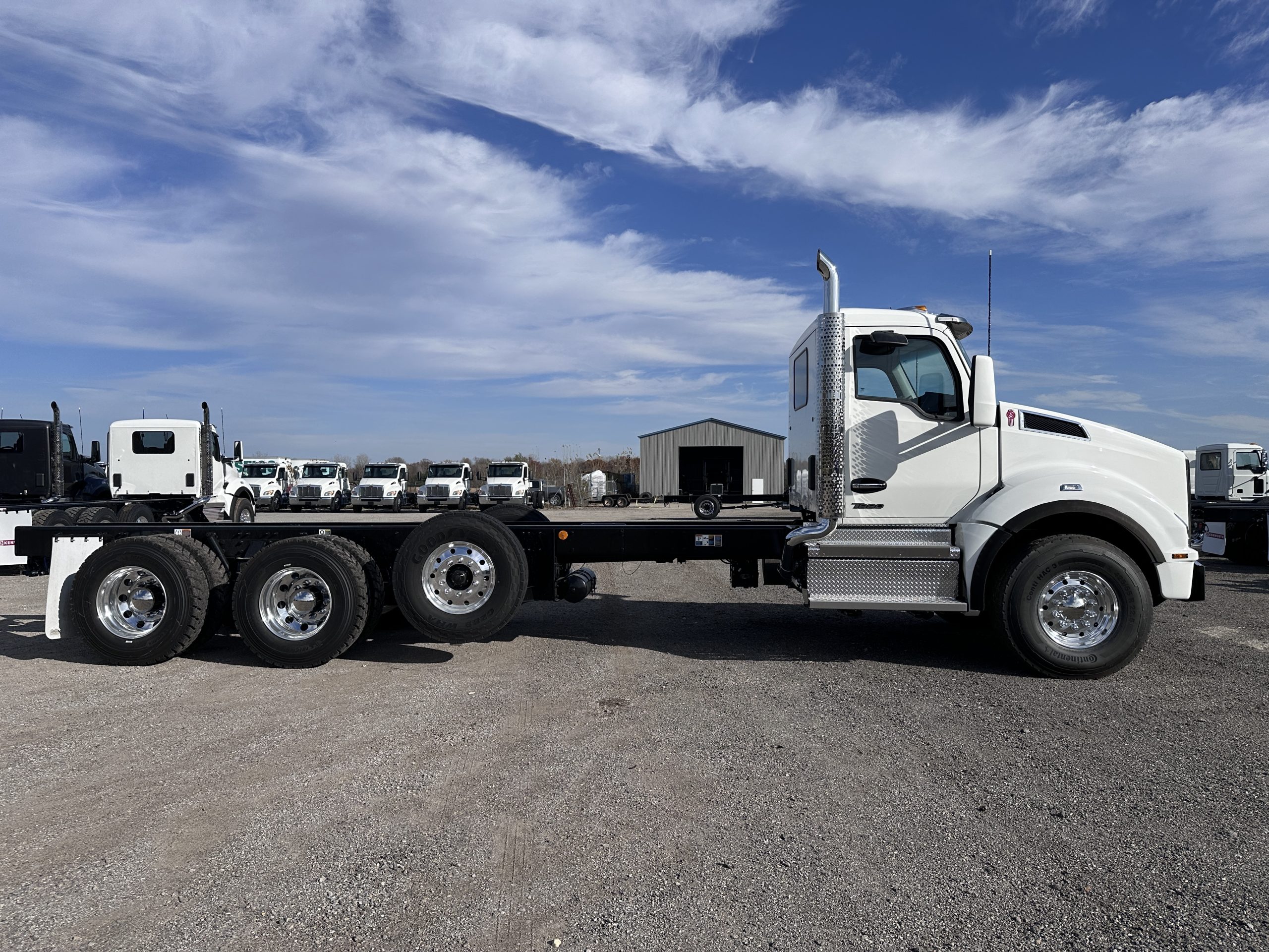 New 2025 KENWORTH T880 Hooklift Truck - image 4 of 6