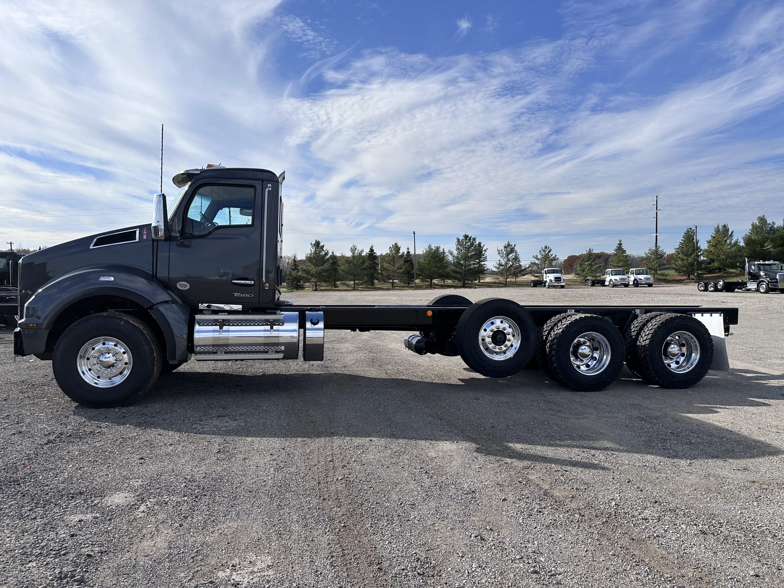 New 2025 KENWORTH T880 Hooklift Truck - image 5 of 6