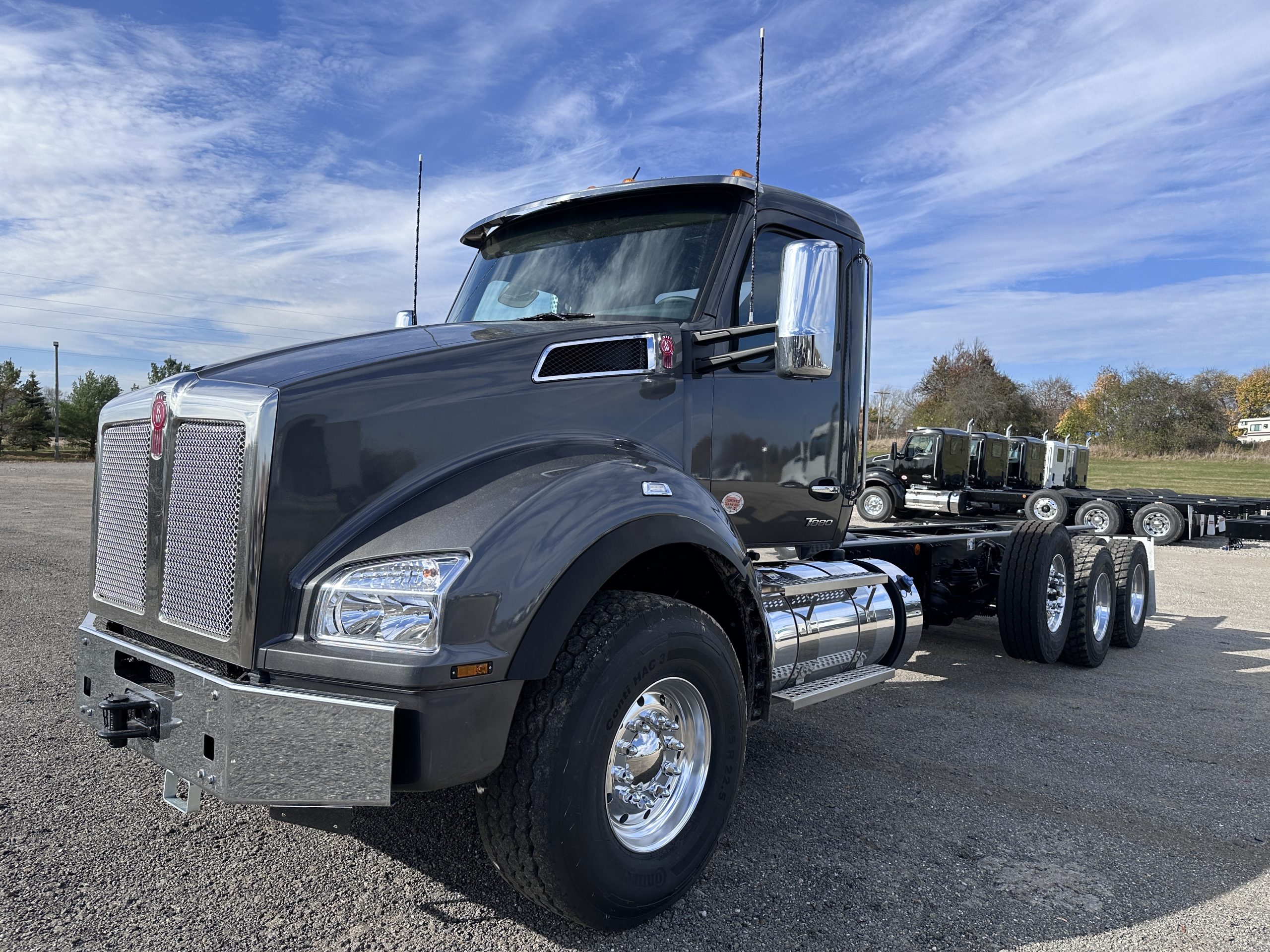 New 2025 KENWORTH T880 Hooklift Truck - image 3 of 6