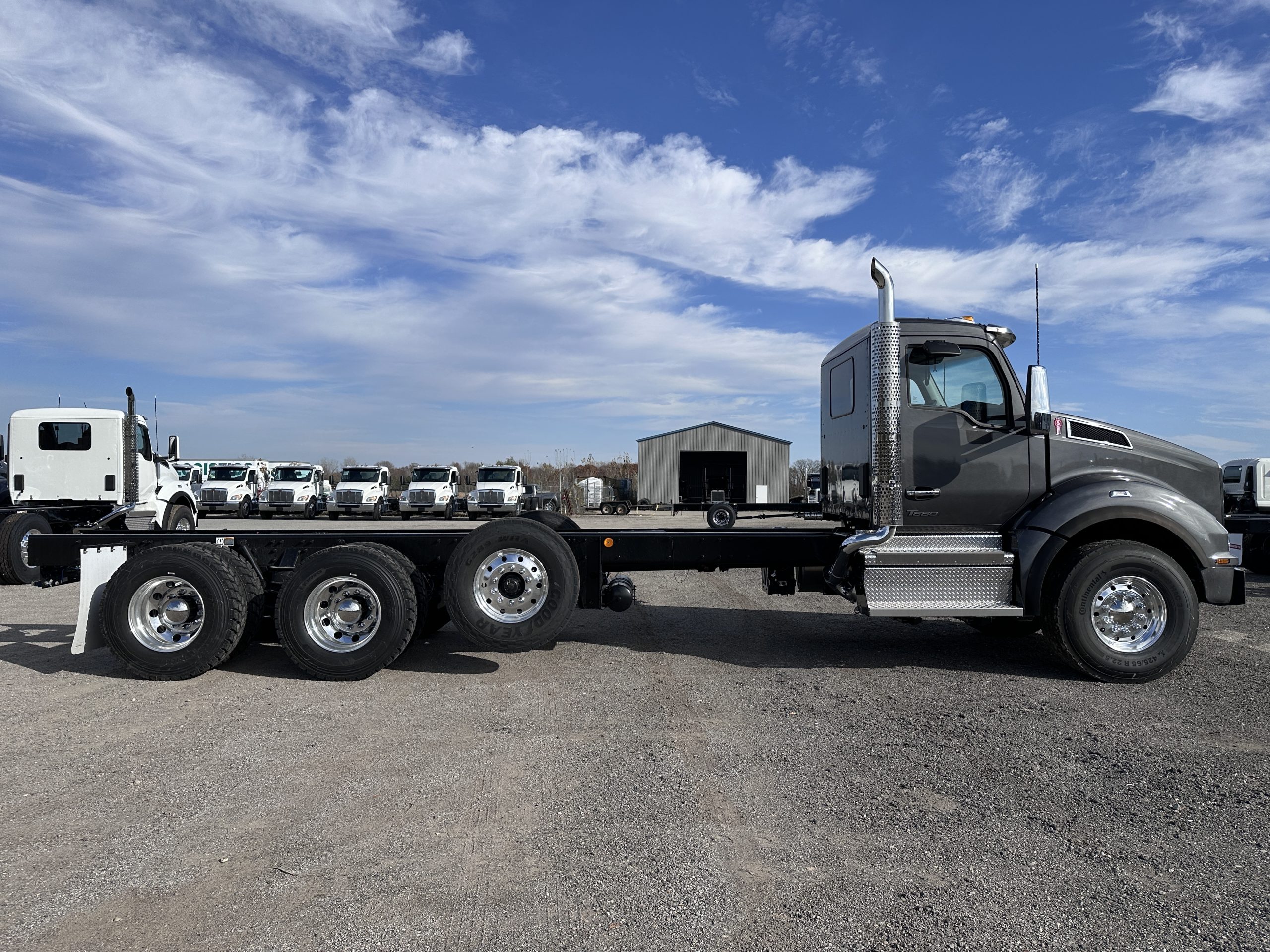 New 2025 KENWORTH T880 Hooklift Truck - image 4 of 6