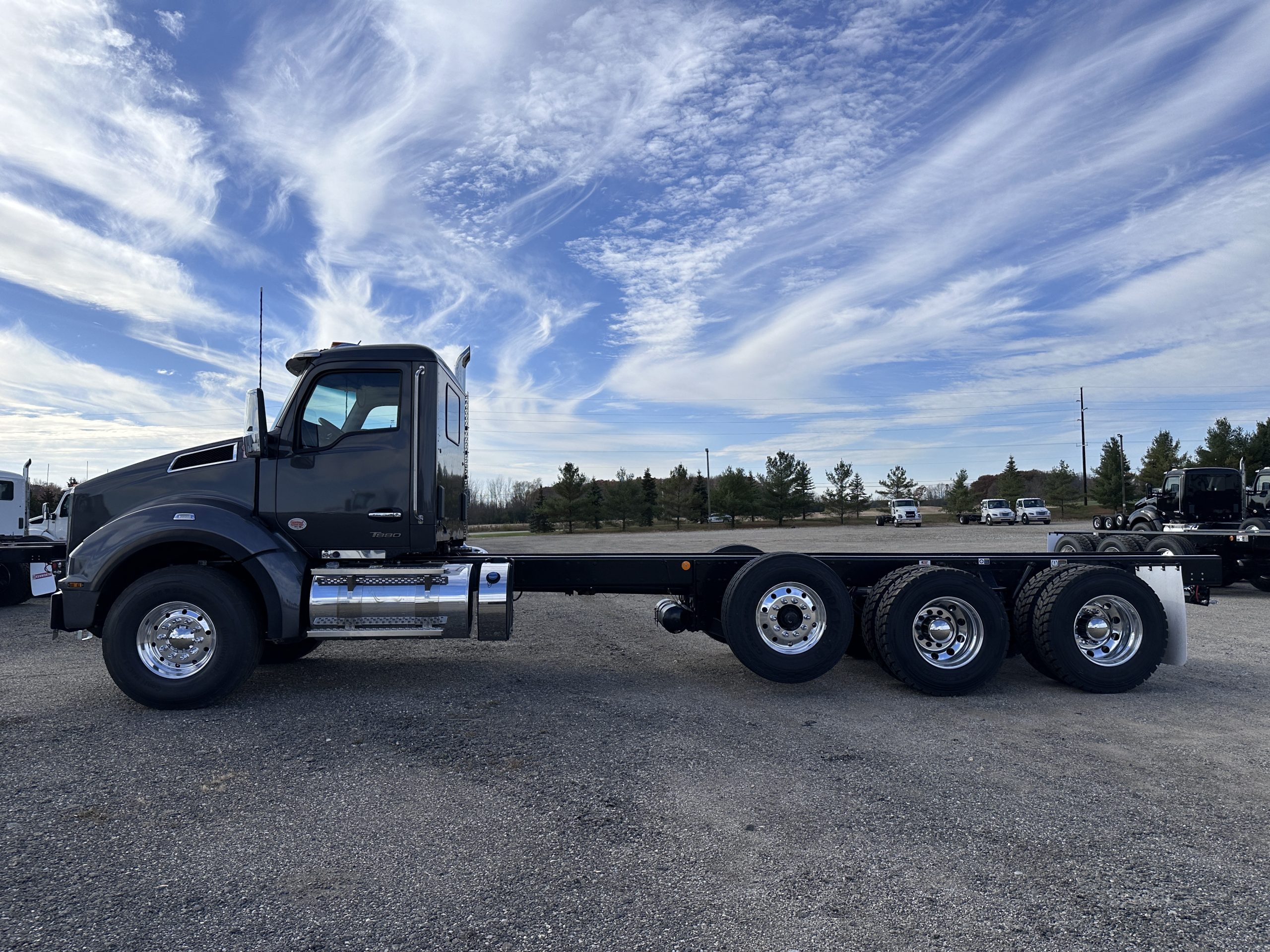 New 2025 KENWORTH T880 Hooklift Truck - image 5 of 6