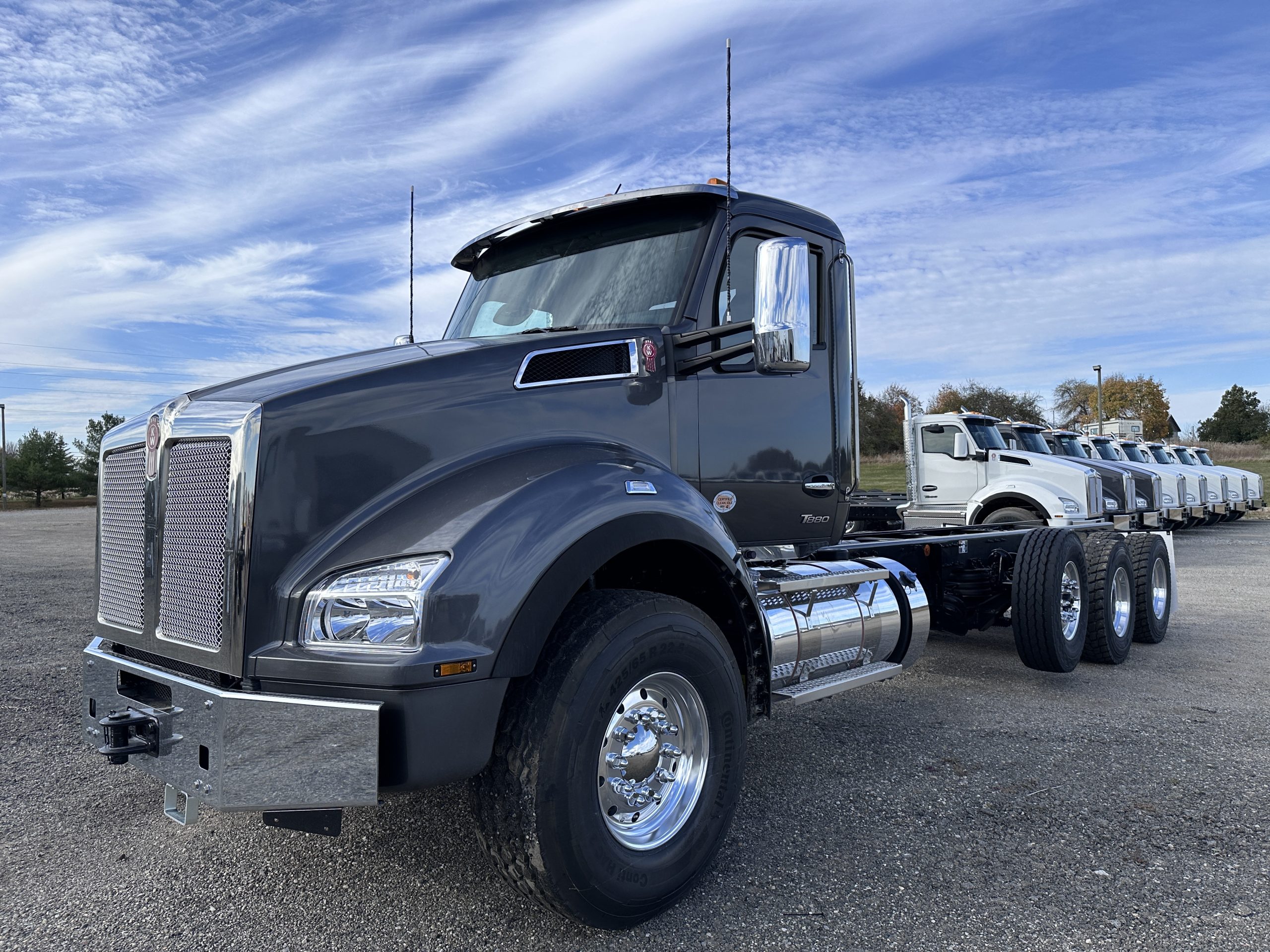 New 2025 KENWORTH T880 Hooklift Truck - image 3 of 6