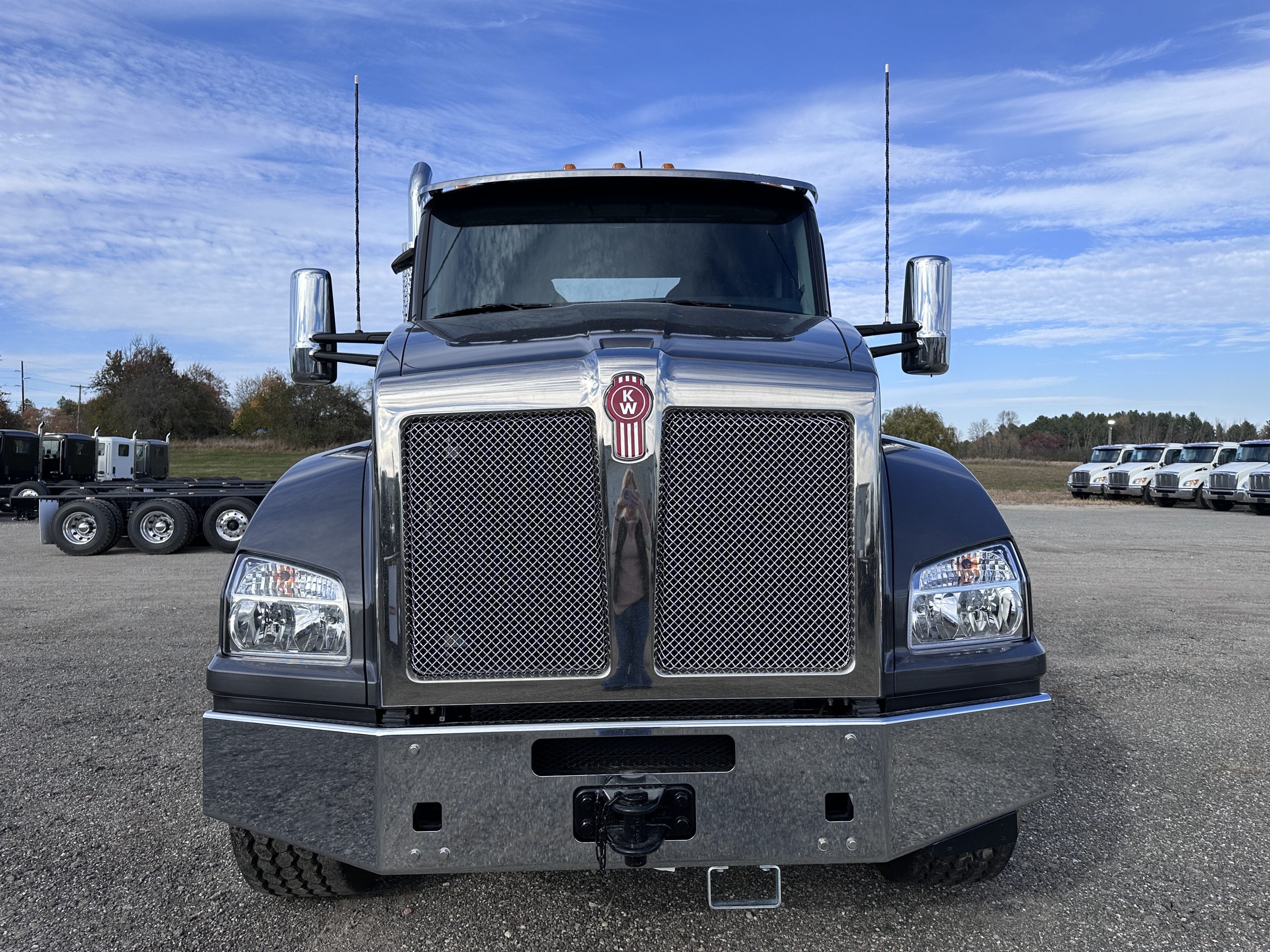 New 2025 KENWORTH T880 Hooklift Truck - image 2 of 6