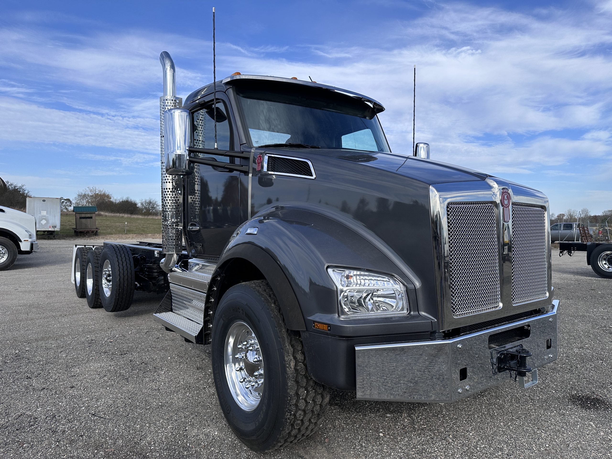 New 2025 KENWORTH T880 Hooklift Truck - image 1 of 6