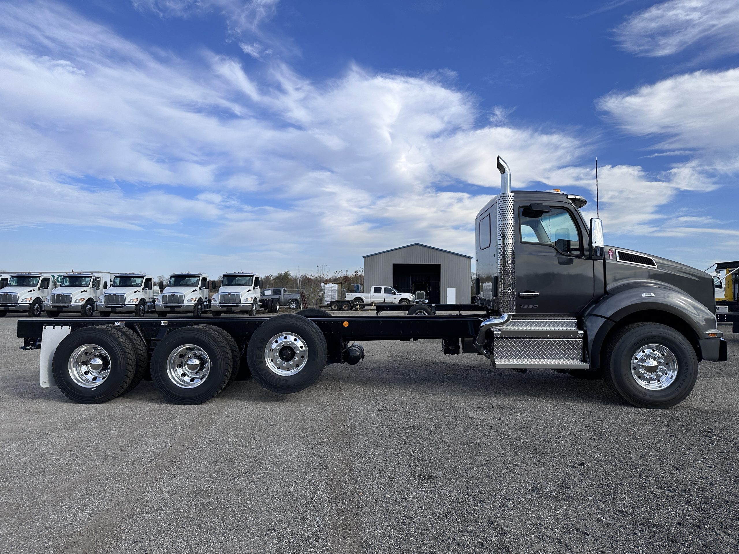 New 2025 KENWORTH T880 Hooklift Truck - image 4 of 6