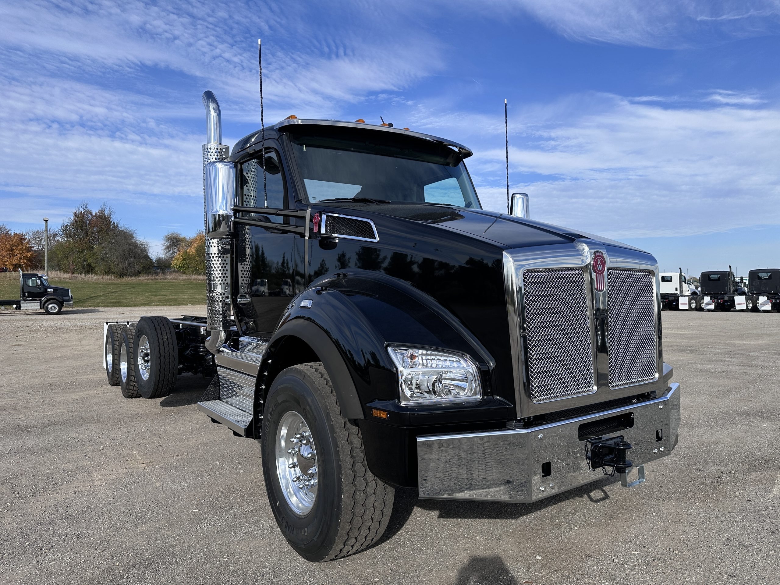 New 2025 KENWORTH T880 Hooklift Truck - image 1 of 6