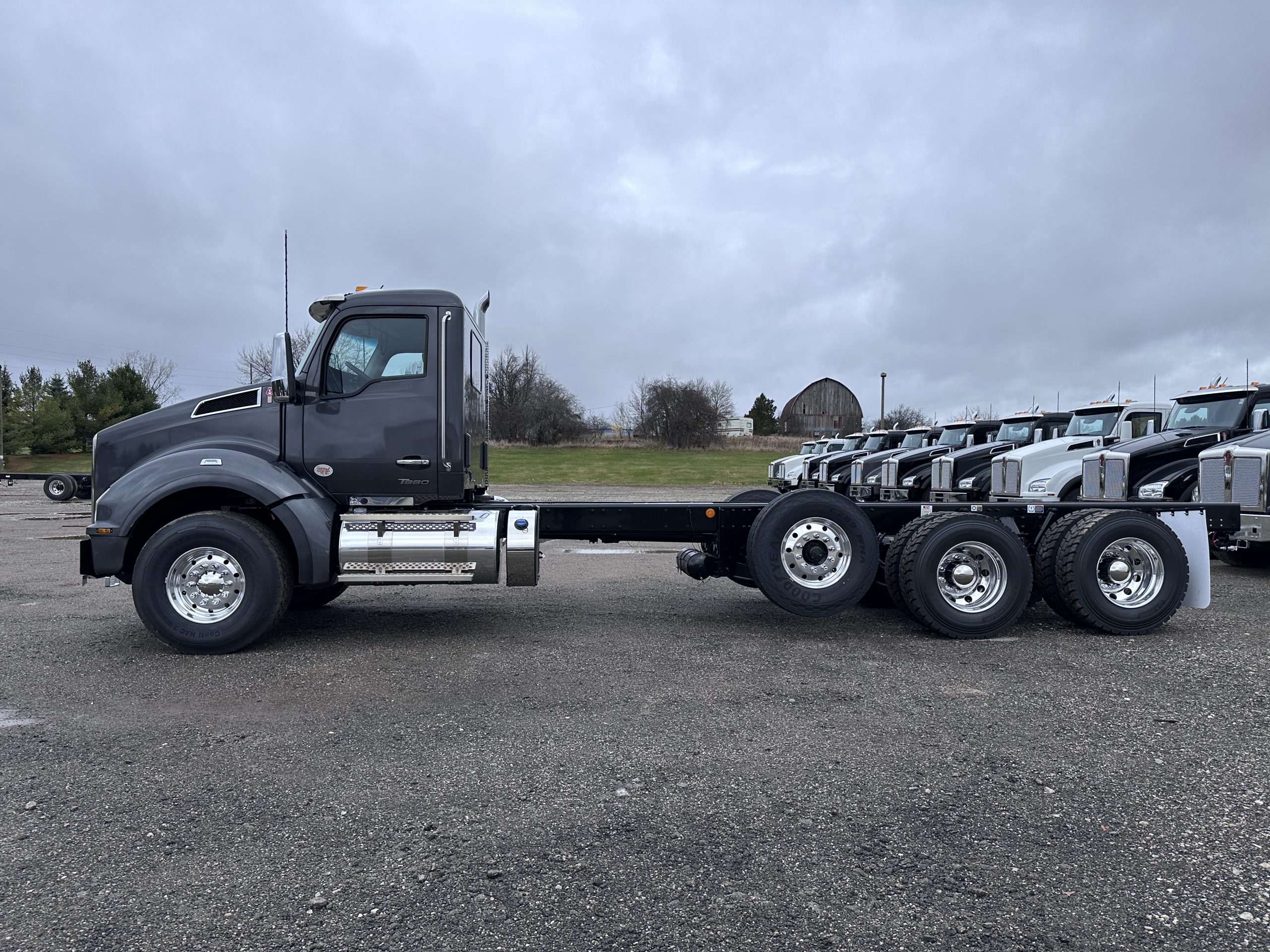 New 2025 KENWORTH T880 Hooklift Truck - image 5 of 6