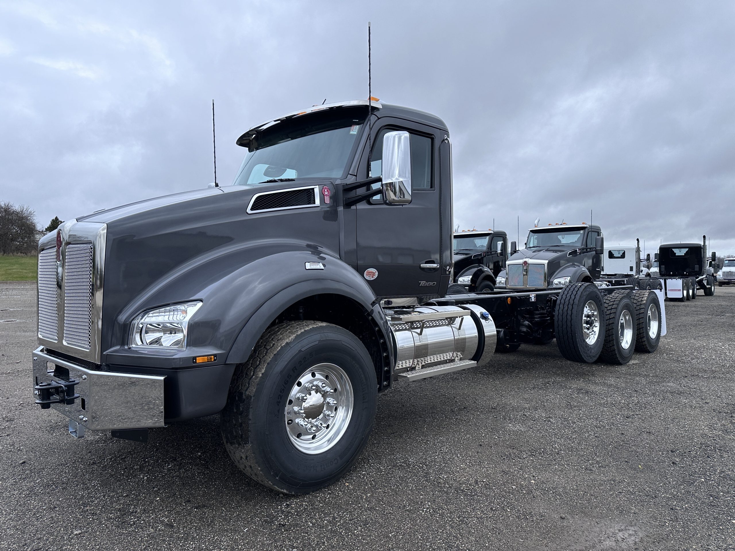 New 2025 KENWORTH T880 Hooklift Truck - image 3 of 6