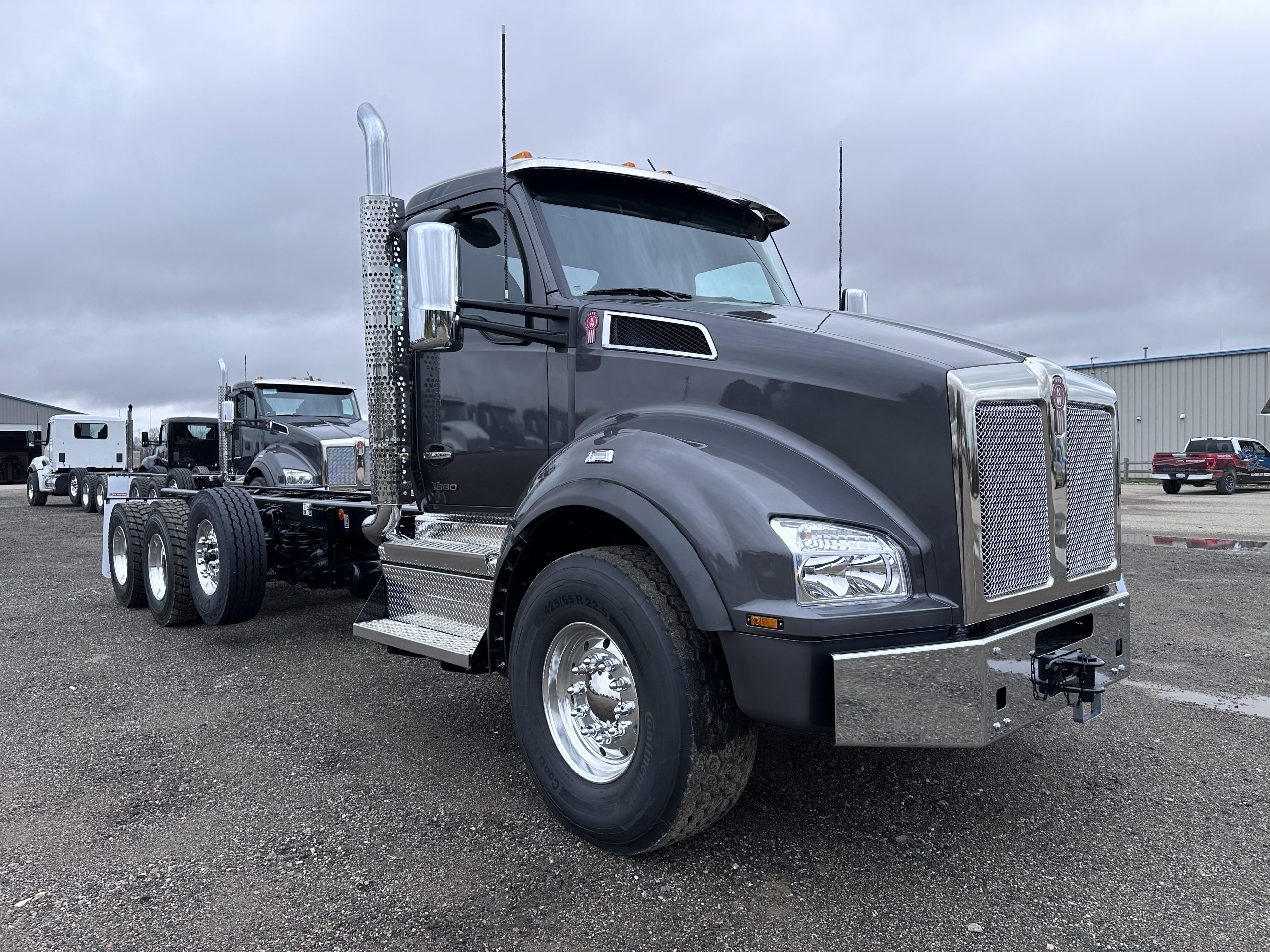 New 2025 KENWORTH T880 Hooklift Truck - image 1 of 6