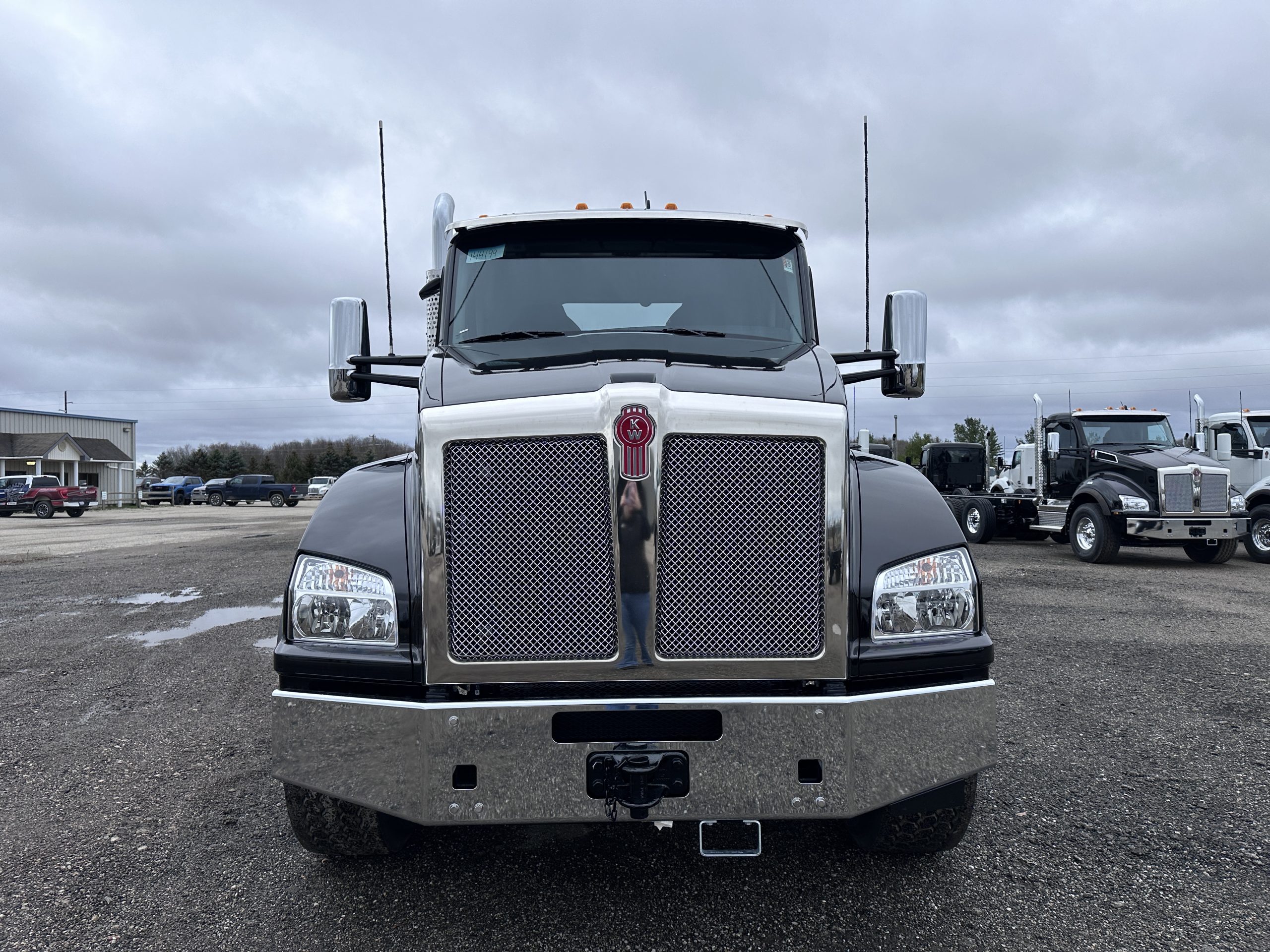 New 2025 KENWORTH T880 Hooklift Truck - image 2 of 6