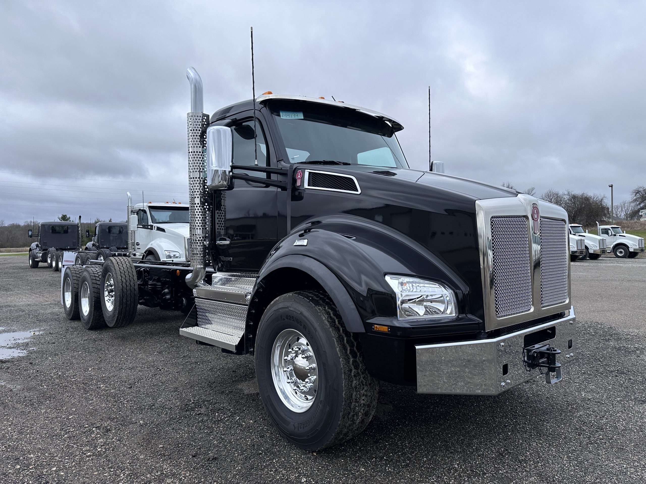 New 2025 KENWORTH T880 Hooklift Truck - image 1 of 6