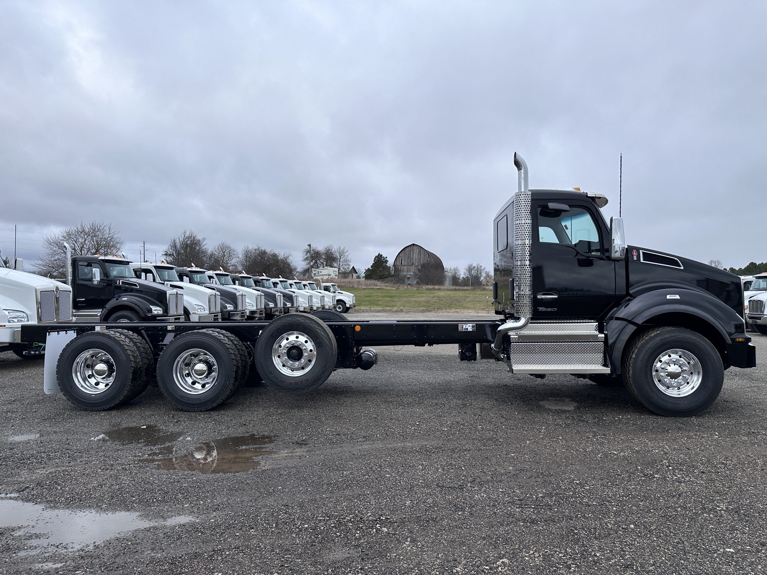 New 2025 KENWORTH T880 Hooklift Truck - image 4 of 6