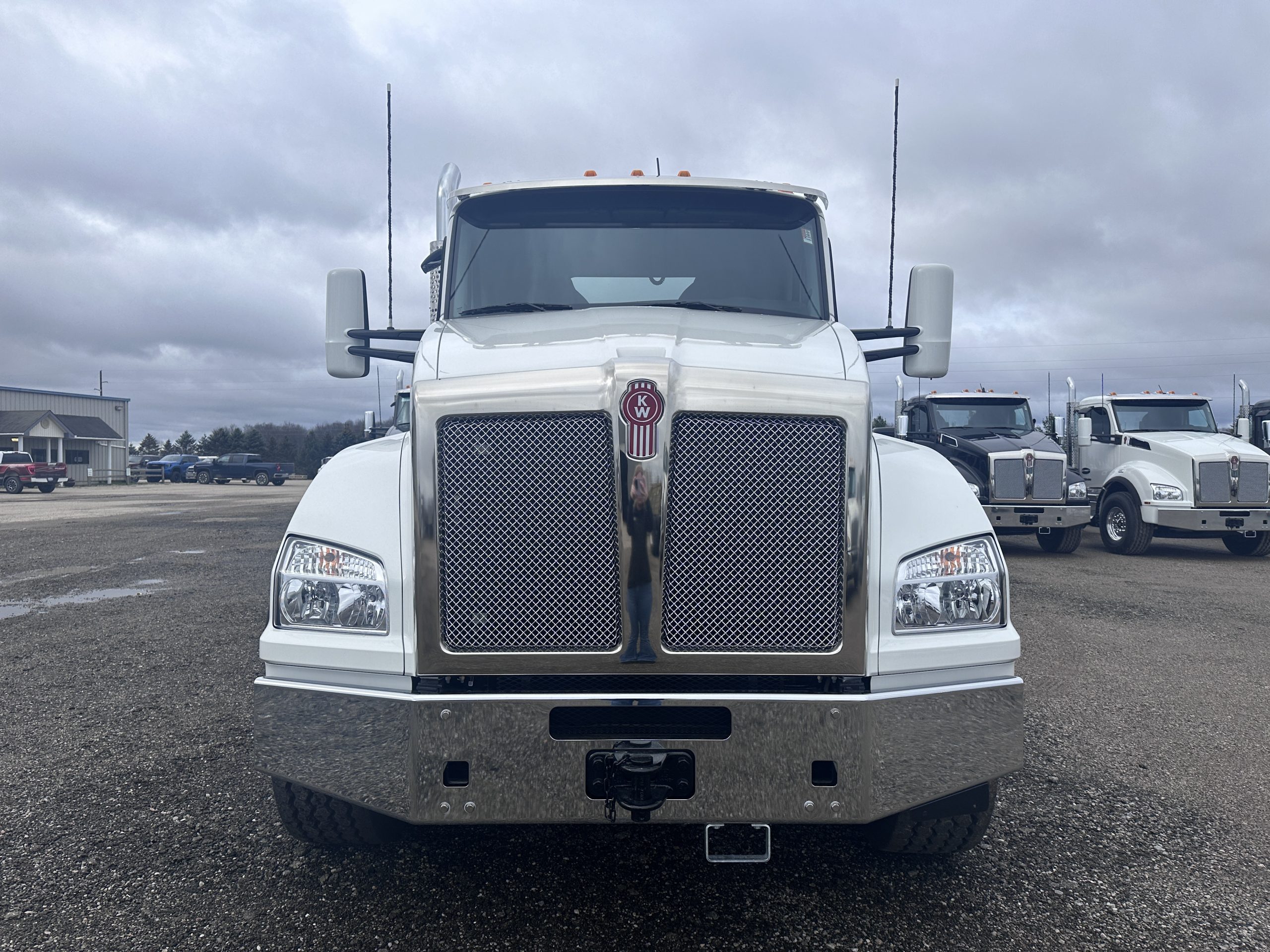 New 2025 KENWORTH T880 Hooklift Truck - image 2 of 6