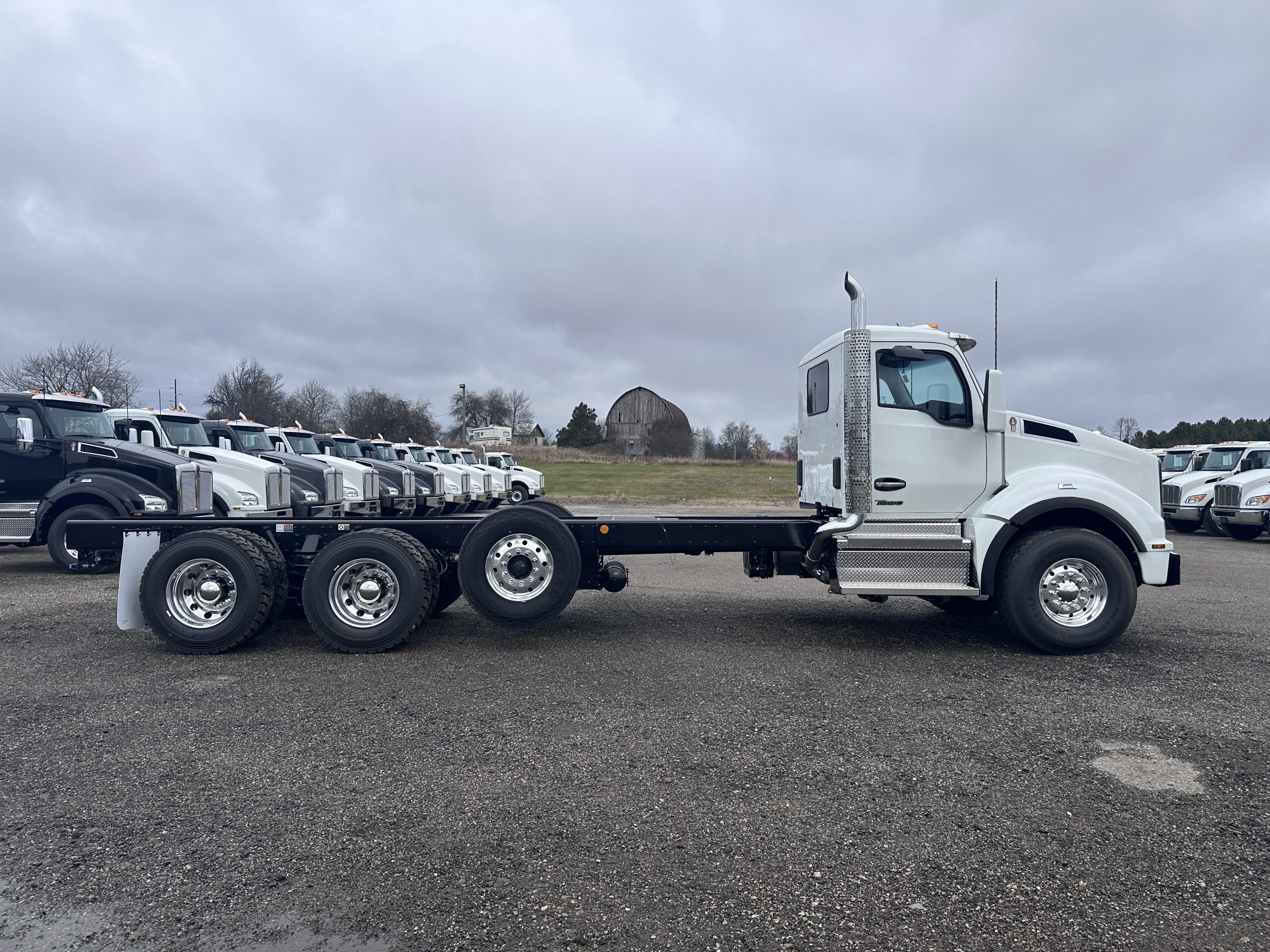 New 2025 KENWORTH T880 Hooklift Truck - image 4 of 6